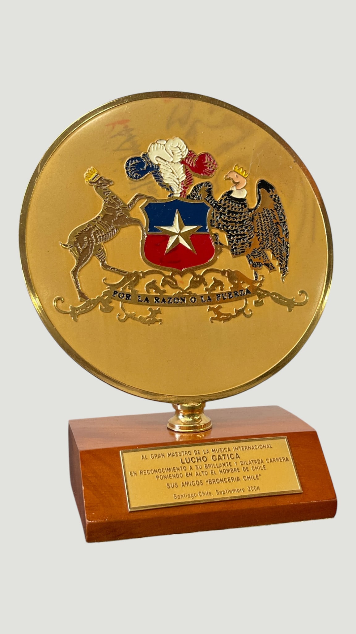 Lucho Gatica Chilean Coat of Arms Gold Medal Trophy Award, Santiago 2004 (1 of 6)