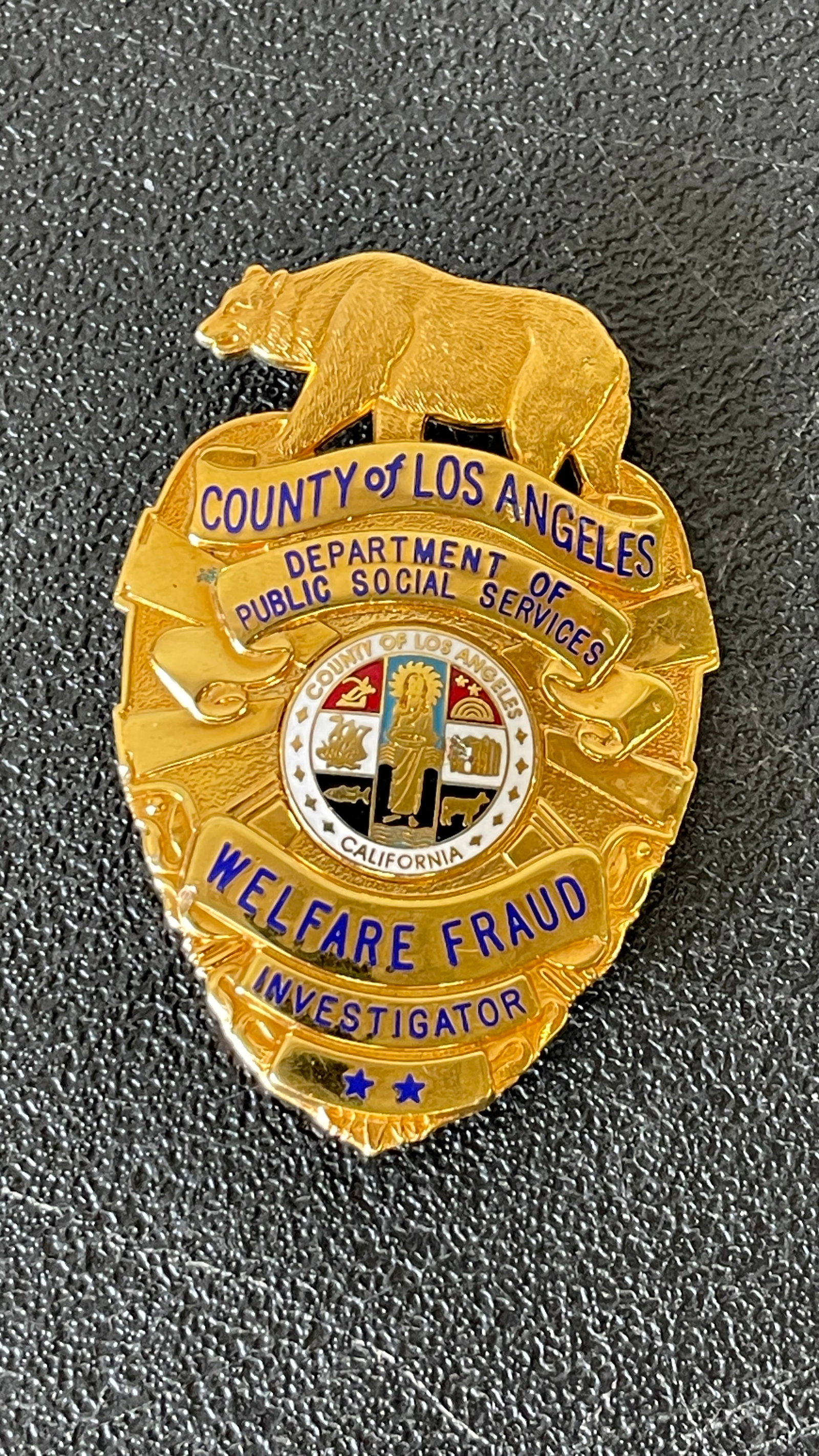 Vintage Obsolete Police Badge Los Angeles CA Marked Smith & Warren (1 of 4)