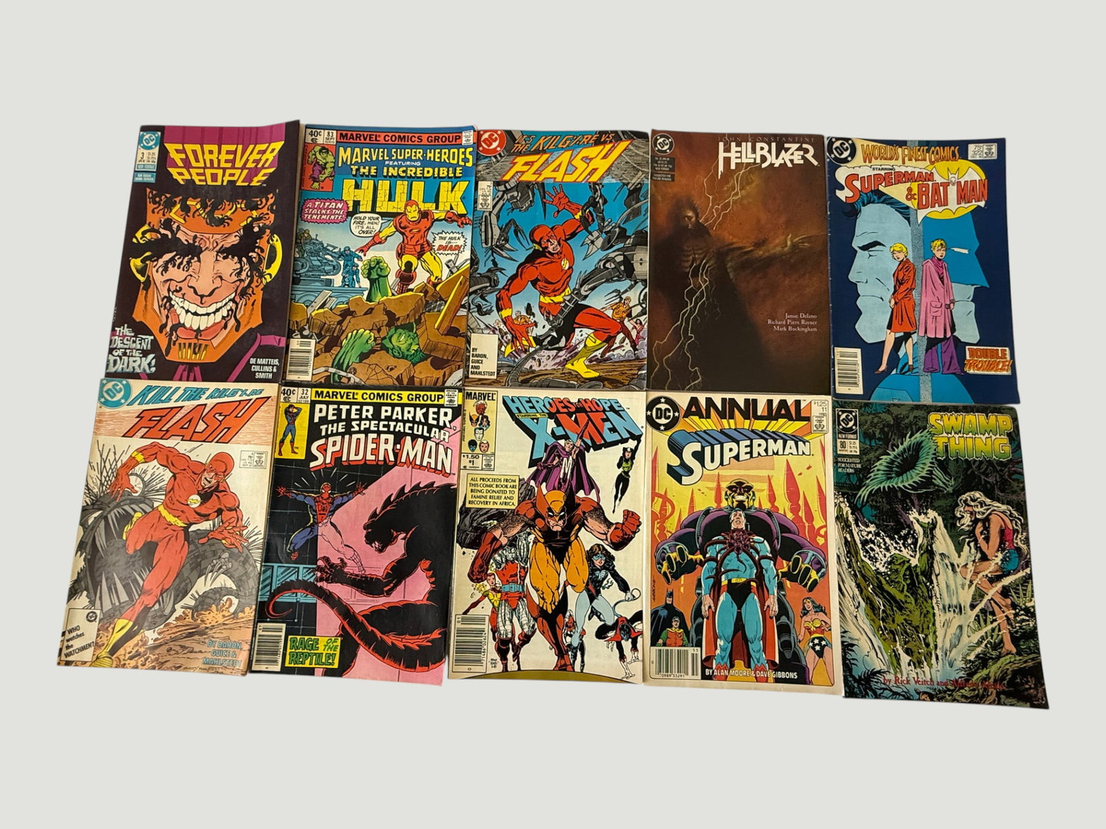 DC & Marvel Mixed Comic Book Lot x10 — Flash, Superman, X-Men, Swamp Thing & More: A collection of ten vintage comic books spanning DC and Marvel publishers, including: DC's Forever People 'Descent of the Dark', Marvel Super Heroes Featuring The Incredible Hulk #83, Flash vs Kilowog