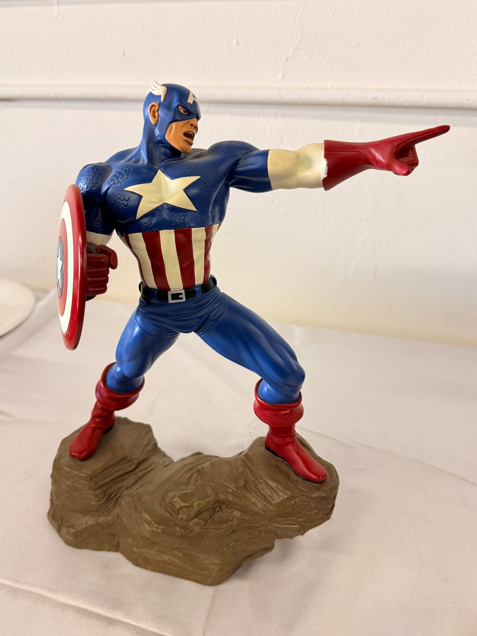 Captain America Hard Hero Artist Proof Cold-Cast Porcelain Statue AP064/100 (1 of 5)
