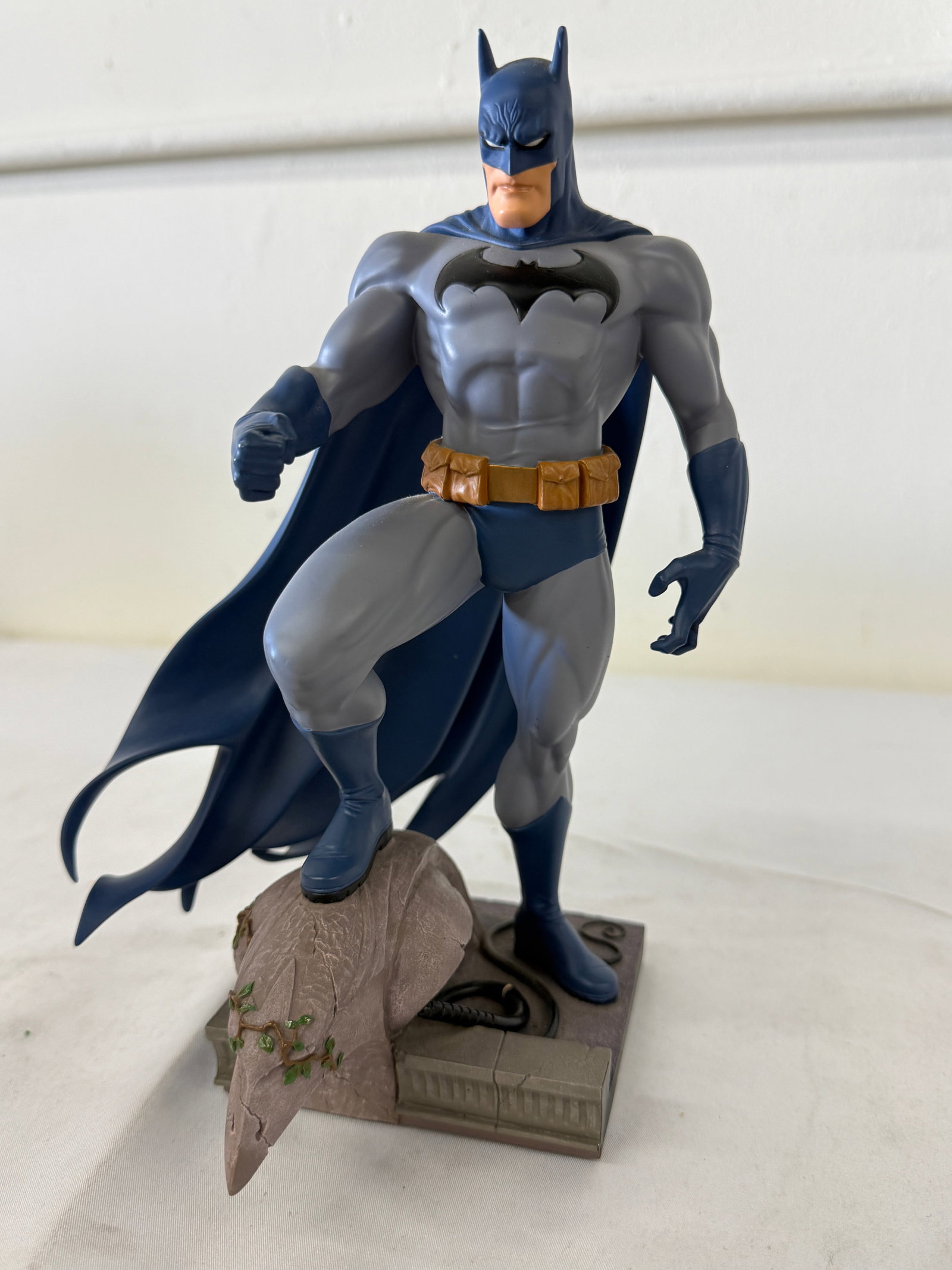 Batman DC Direct Limited Edition Statue #2771/6000, 2003, 13" Tall (1 of 5)