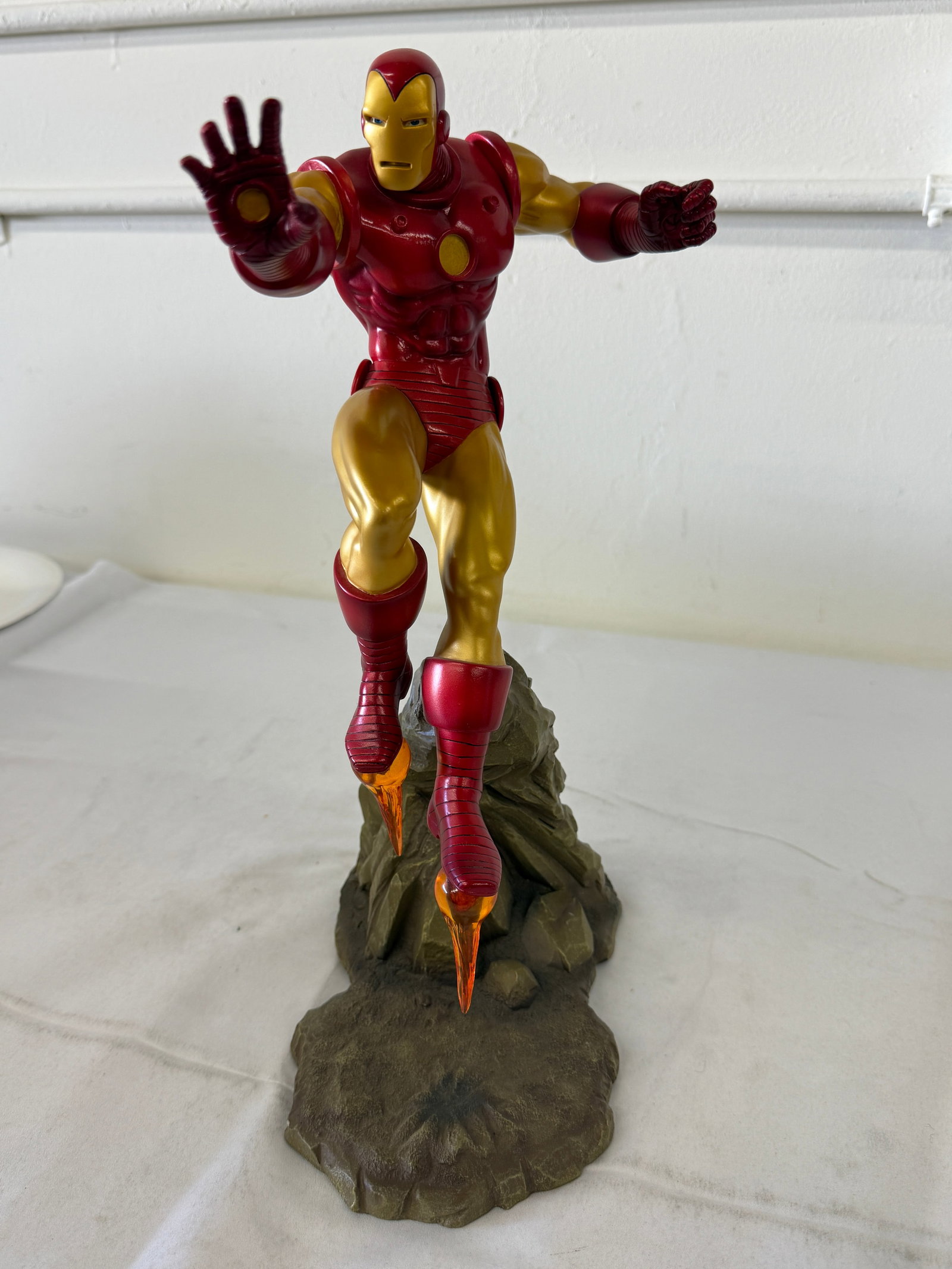 Iron Man Hard Hero Limited Edition Cold-Cast Porcelain Statue #87/1000 Marvel: Iron Man Hard Hero Limited Edition Cold-Cast Porcelain Statue #87/1000 Marvel