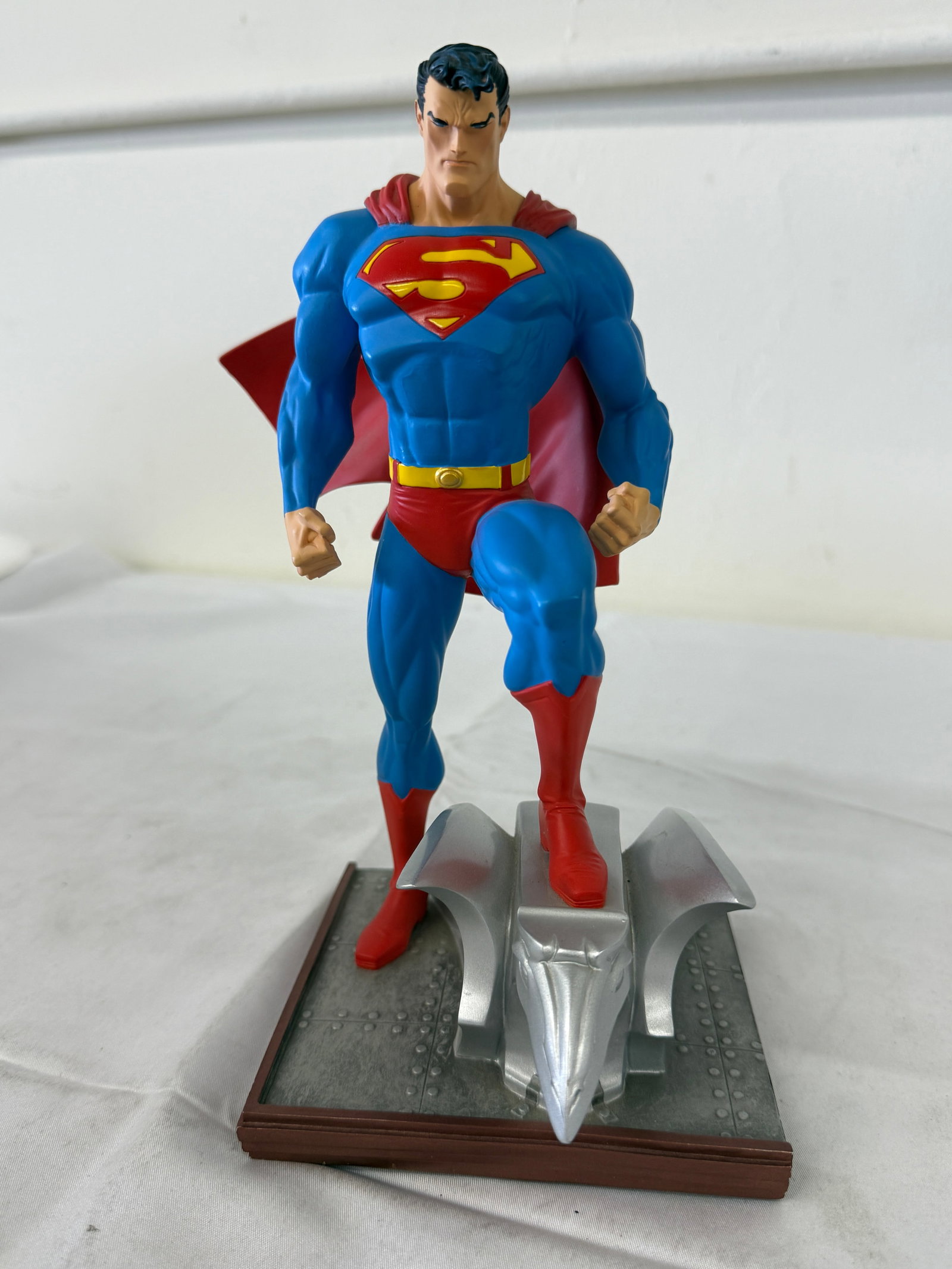 Superman DC Comics Classic Costume Statue on Art Deco Rooftop Base 13in (1 of 5)