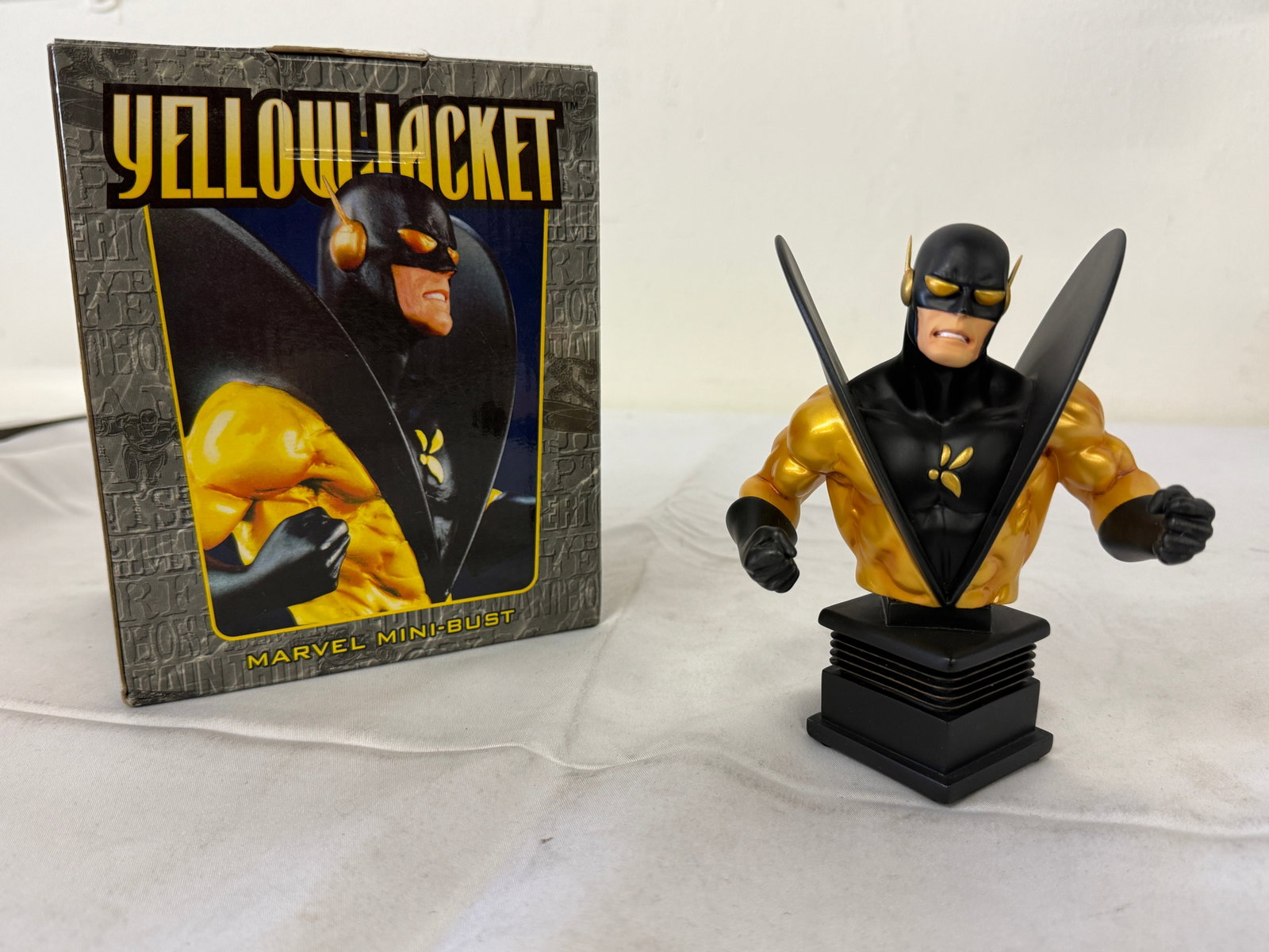Yellowjacket Marvel Mini-Bust Gold Edition #471/2000 Bowen Designs 2002 (1 of 7)