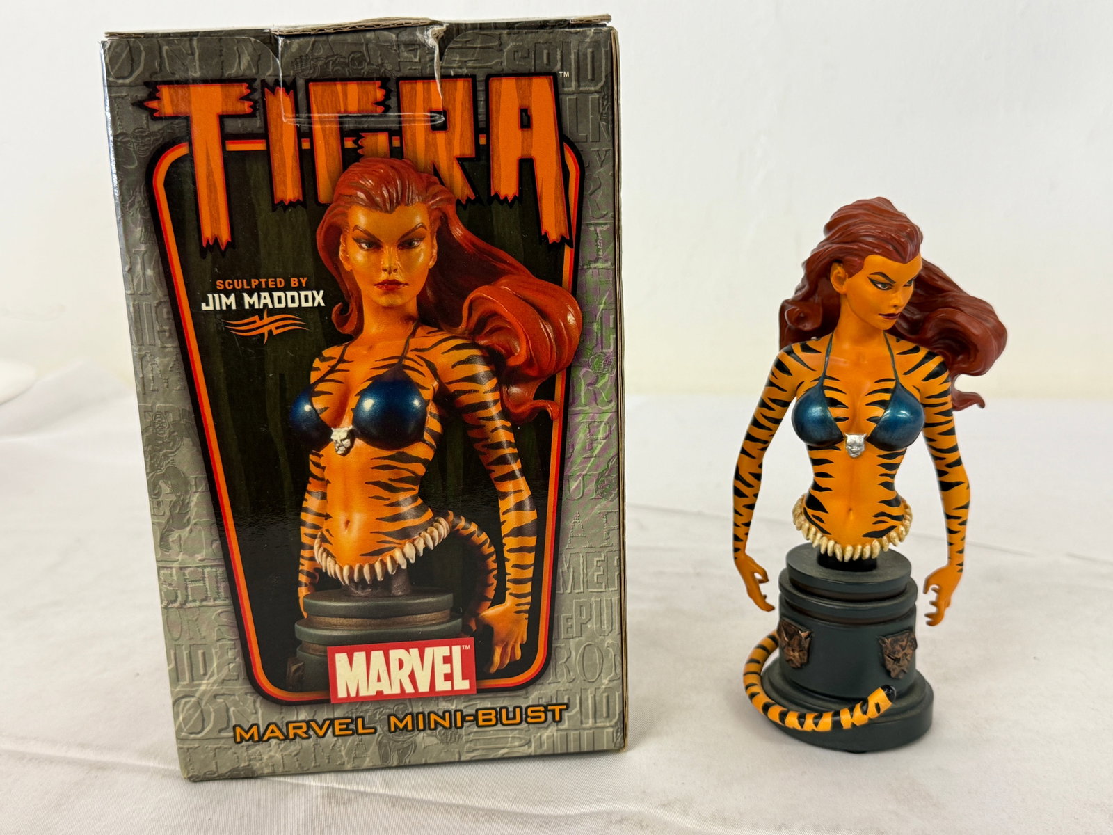 Tigra Marvel Mini-Bust Bowen Designs Sculpted by Jim Maddox #0445/2500 (1 of 7)