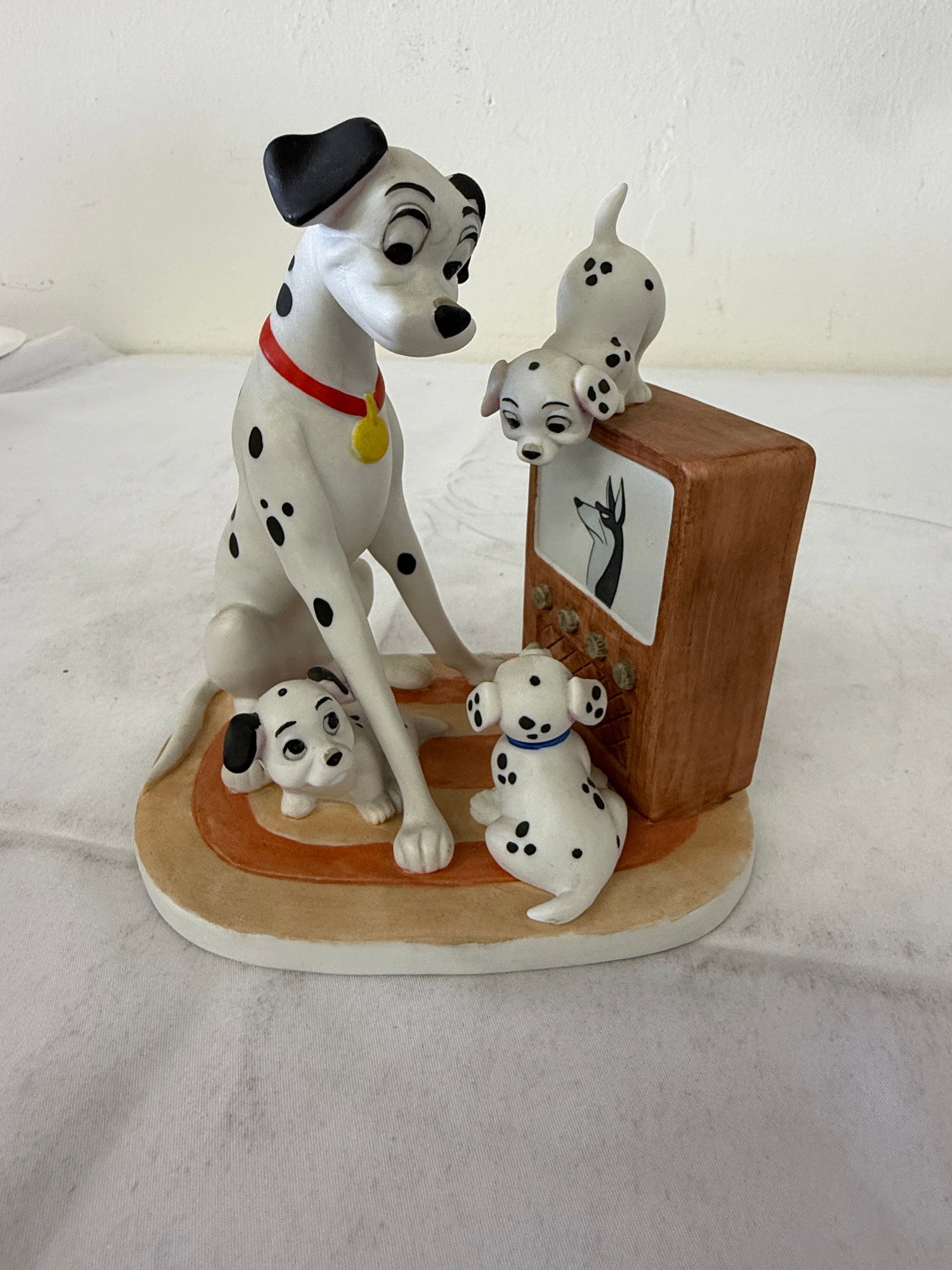 Disney Magic Memories 101 Dalmatians Limited Edition Porcelain Figurine 1984 (1 of 4)
