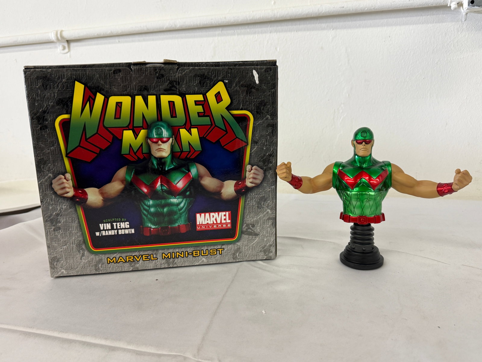 Wonder Man Marvel Universe Mini-Bust Bowen Designs Sculpted Vin Teng 2009 (1 of 6)