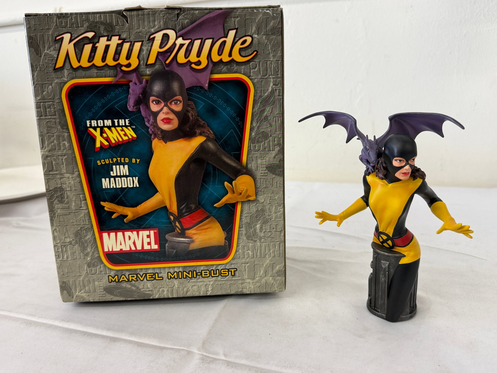 Kitty Pryde X-Men Bowen Designs Marvel Mini-Bust #604/2750 with Lockheed: Kitty Pryde X-Men Bowen Designs Marvel Mini-Bust #604/2750 with Lockheed