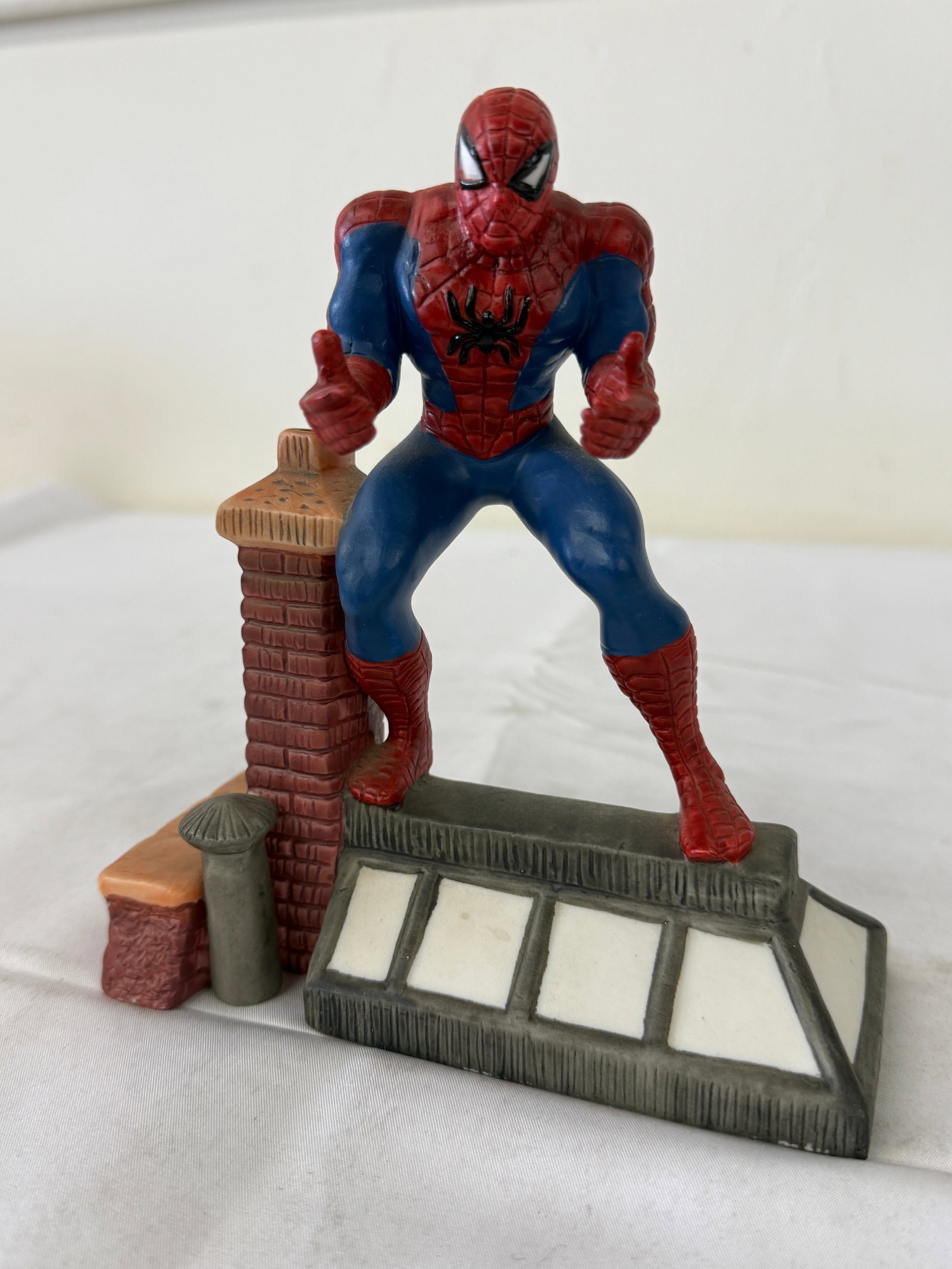 Spider-Man Marvel Collection 1990 Limited Edition Rooftop Figurine Statue (1 of 5)