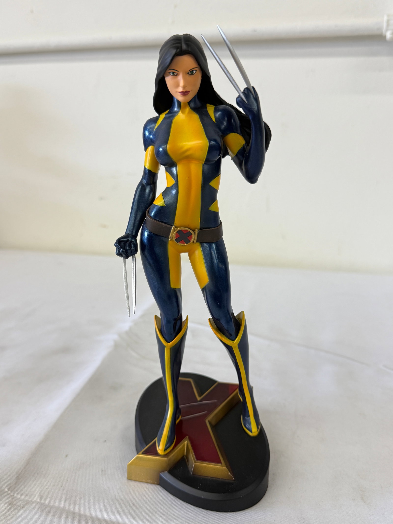 X-23 Marvel X-Men DST Resin Statue Blue Yellow Costume Figure 9in: X-23 Marvel X-Men DST Resin Statue Blue Yellow Costume Figure 9in