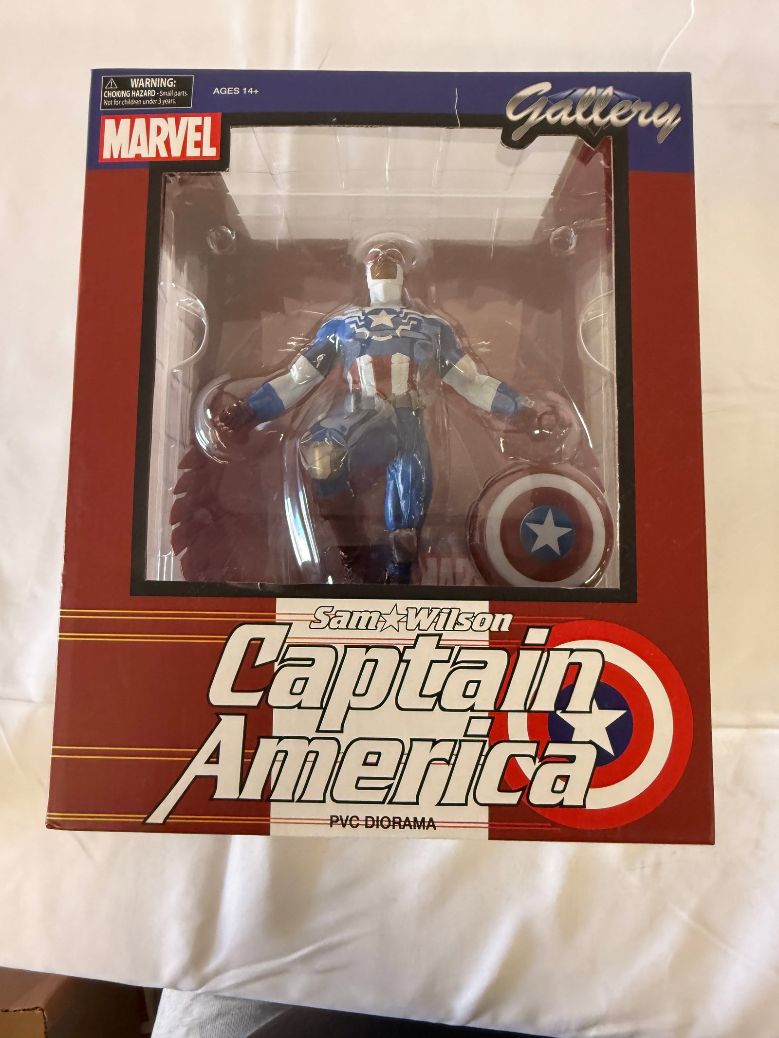 Marvel Gallery Captain America Sam Wilson PVC Diorama Figure (1 of 4)