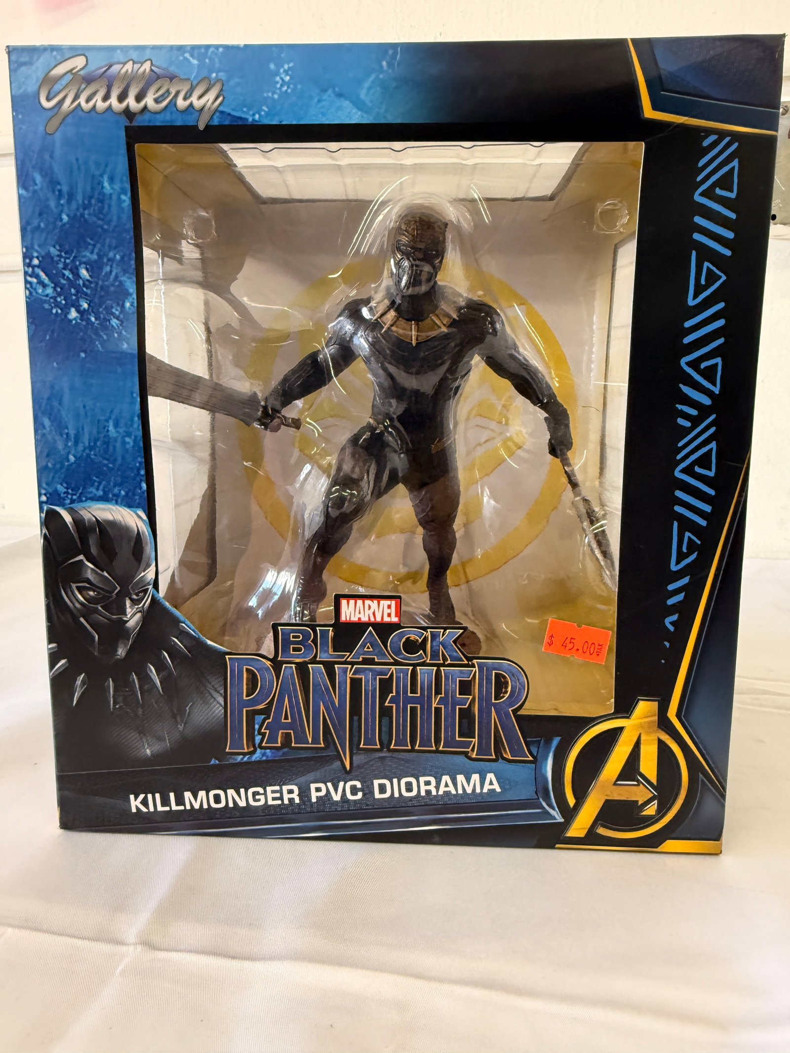 Marvel Black Panther Killmonger PVC Diorama Figure Gallery (1 of 3)