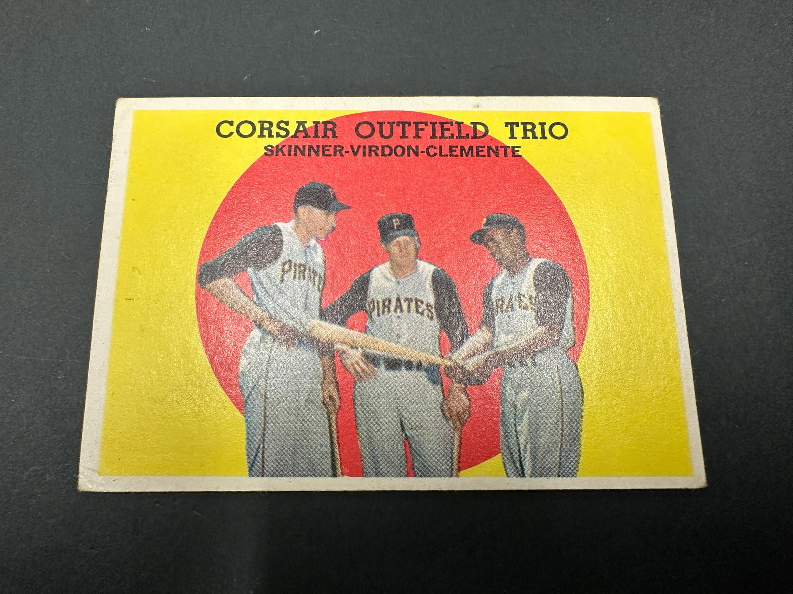 1959 Topps #543 Corsair Outfield Trio Skinner Virdon Clemente Baseball Card (1 of 2)