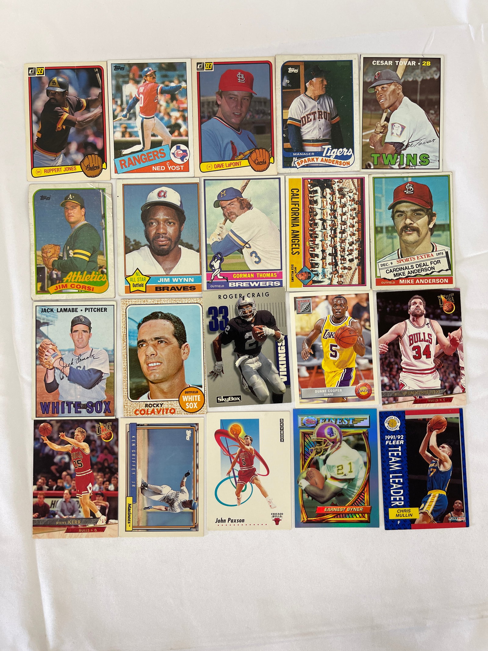 Mixed Sports Trading Cards Lot 20 Baseball Basketball Football Topps Fleer: Mixed Sports Trading Cards Lot 20 Baseball Basketball Football Topps Fleer