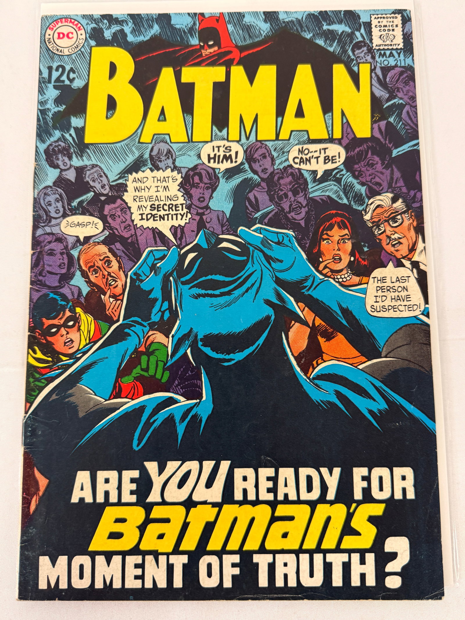 Batman DC Comics Silver Age Comic Book #211 May 1969 Secret Identity Cover (1 of 2)