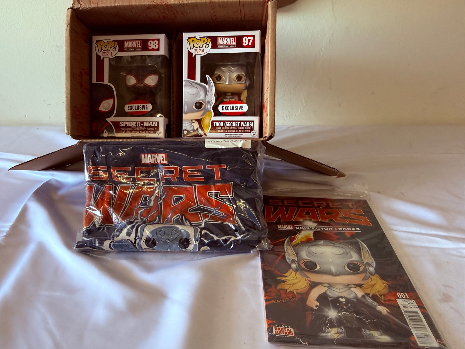 Marvel Collector Corps Secret Wars Funko Pop Box Set #97 #98 T-Shirt Comic (1 of 3)