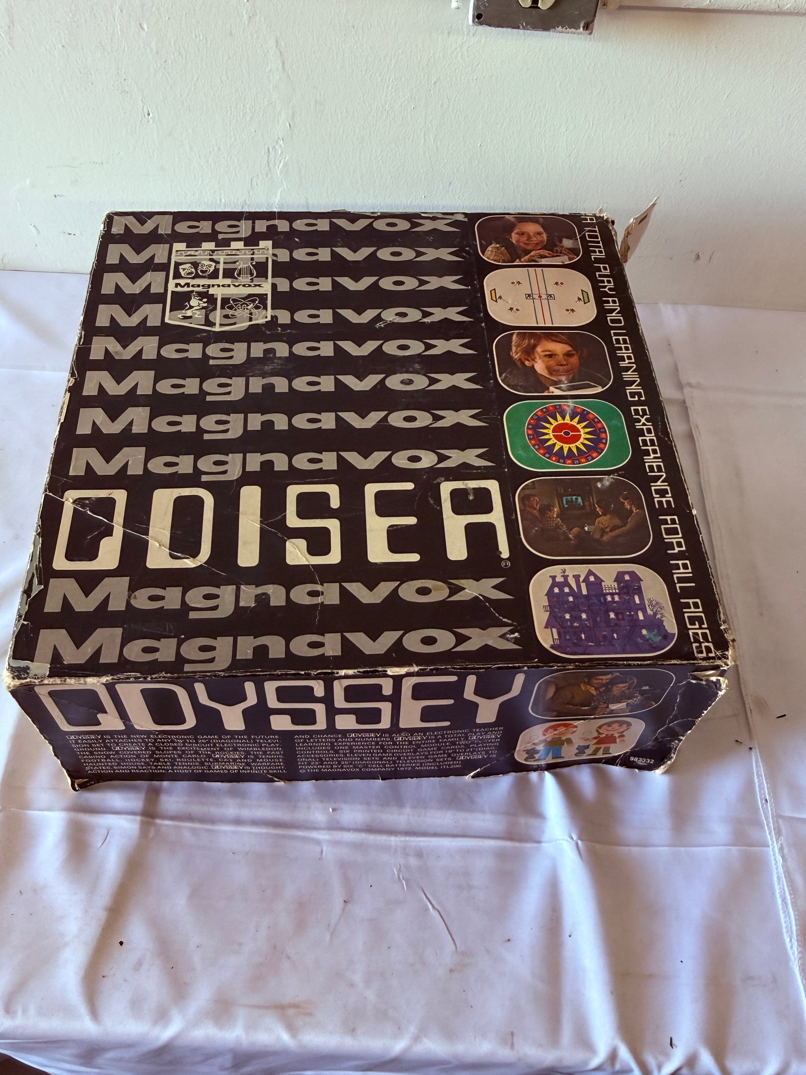 Magnavox Odyssey First Home Video Game Console with Controllers & Box 1972 (1 of 2)
