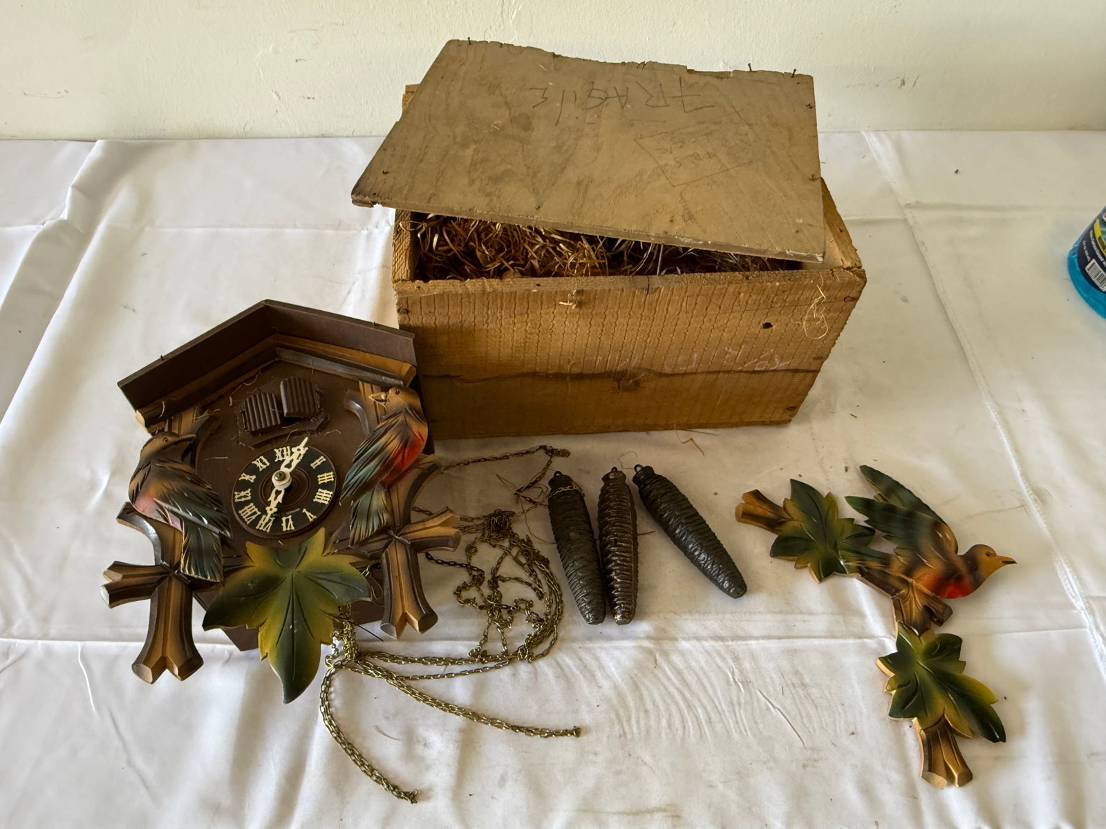 Vintage Musical 1-Day Cuckoo Clock 'Wiener Blut' with Original Wooden Crate (1 of 3)