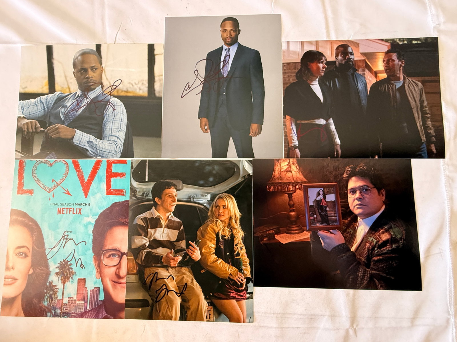 TV Show Signed 8x10 Photo Collection Netflix Love & More 5 Autographs COA (1 of 2)