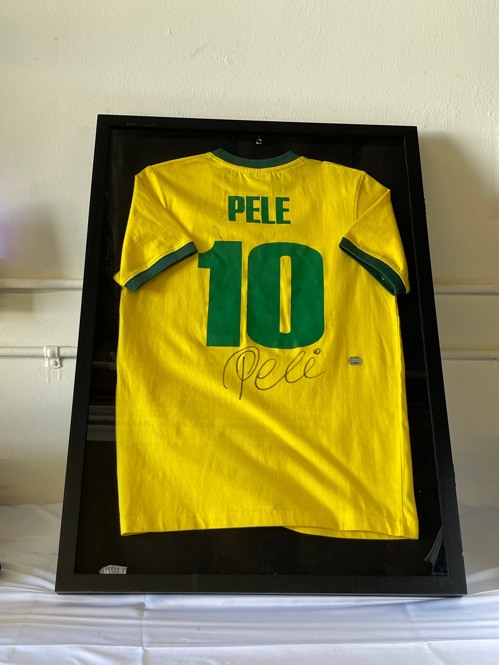 Pelé Signed Brazil #10 Yellow Jersey Framed Mounted Memories COA: Pelé Signed Brazil #10 Yellow Jersey Framed Mounted Memories COA