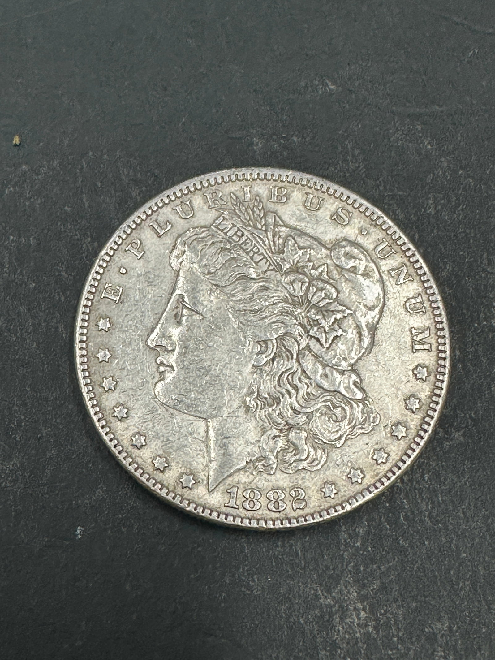 MORGAN SILVER DOLLAR 1882 COIN: MORGAN SILVER DOLLAR 1882 COIN