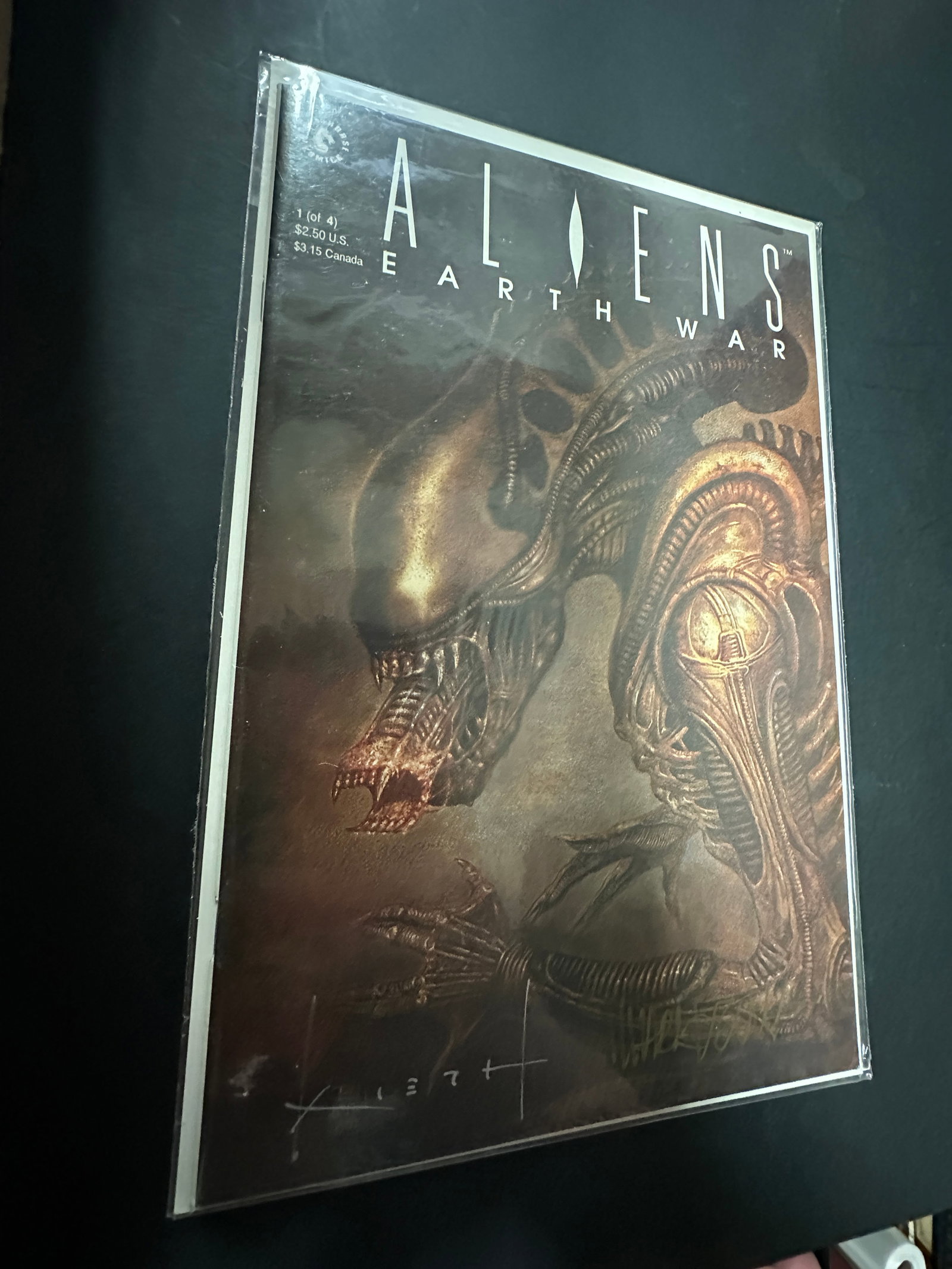 Aliens Earth War #1 of 4 Dark Horse Comics Signed Comic Book 1990: Aliens Earth War #1 of 4 Dark Horse Comics Signed Comic Book 1990