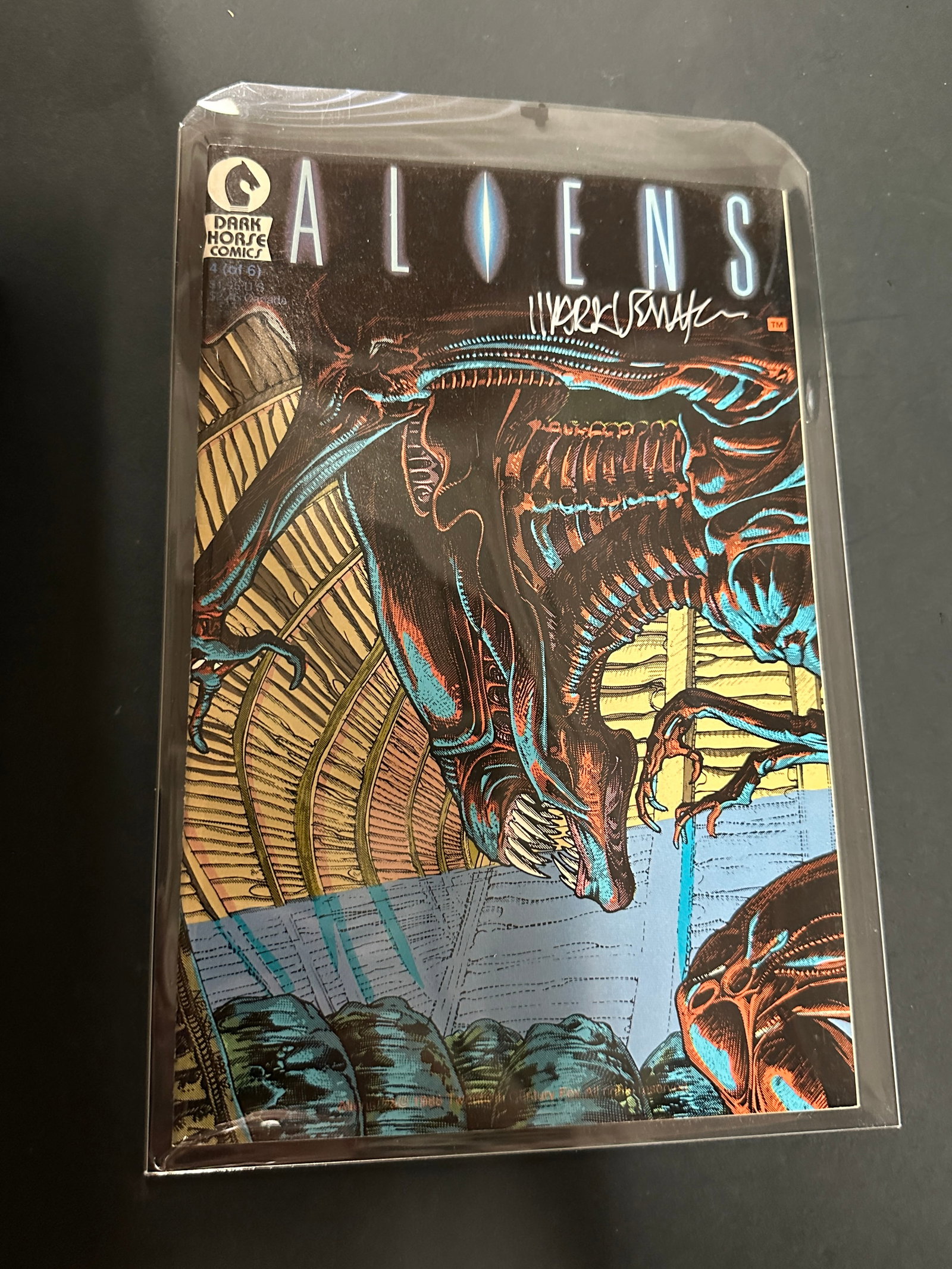 Aliens Dark Horse Comics Issue #4 of 6 Signed Comic Book in Protective Sleeve (1 of 2)