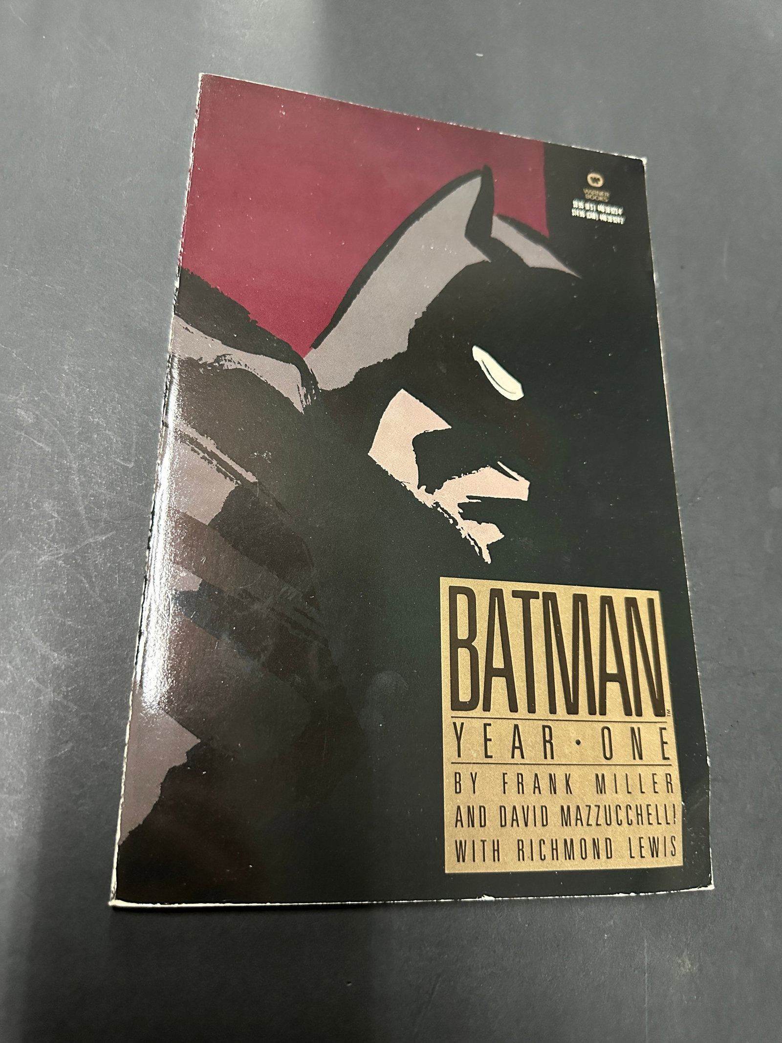 Batman Year One Signed Graphic Novel by David Mazzucchelli Warner Books (1 of 3)
