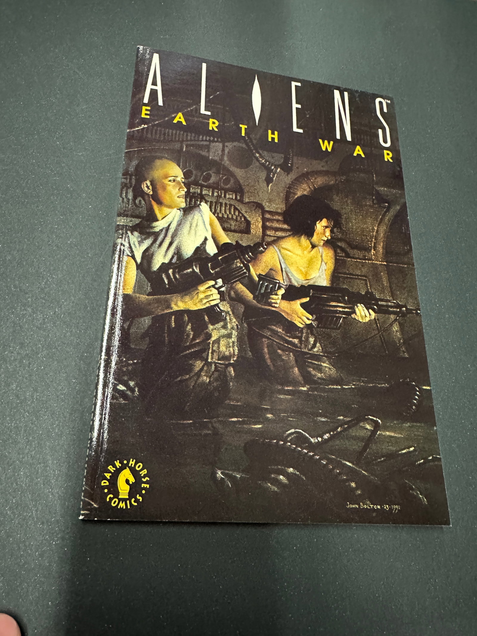 Aliens Earth War Dark Horse Comics TPB Signed John Bolton 1991 First Print: Aliens Earth War Dark Horse Comics TPB Signed John Bolton 1991 First Print
