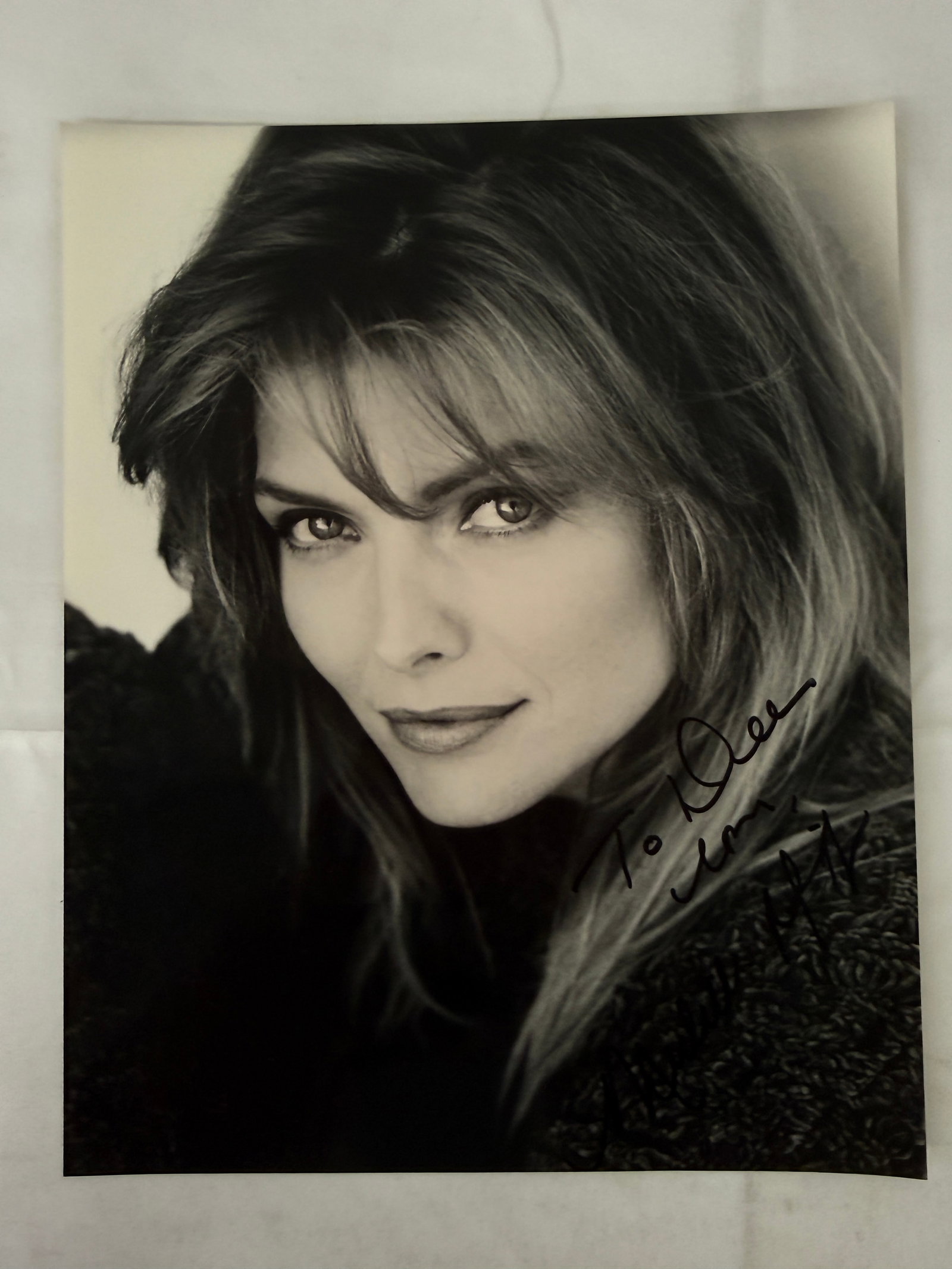 Michelle Pfeiffer Black & White Signed 8x10 Headshot Photo 'To Dee' (1 of 3)