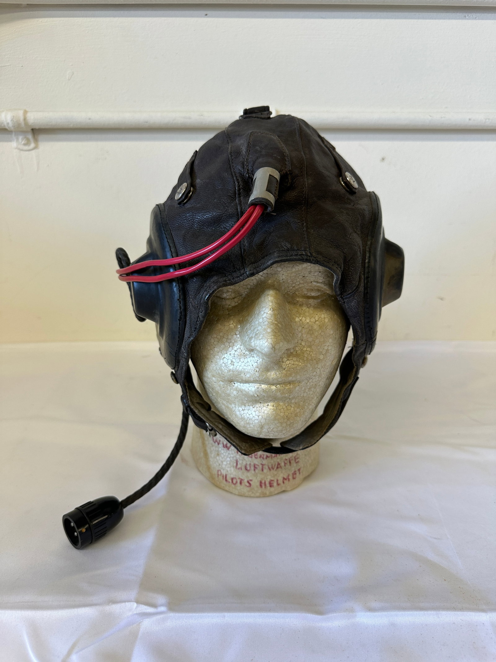 WWII German Luftwaffe Pilot's Leather Flying Helmet with Headphones & Mic (1 of 8)