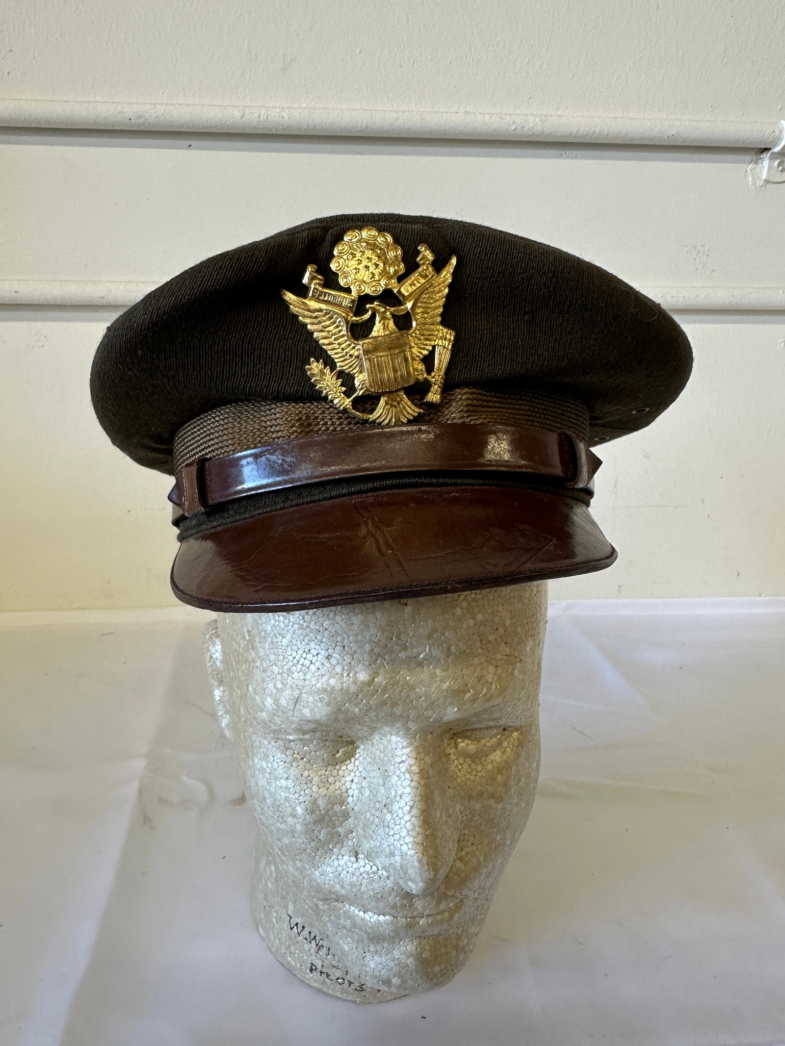 WWII US Army Air Corps Officer Crusher Visor Cap with Eagle Badge (1 of 4)