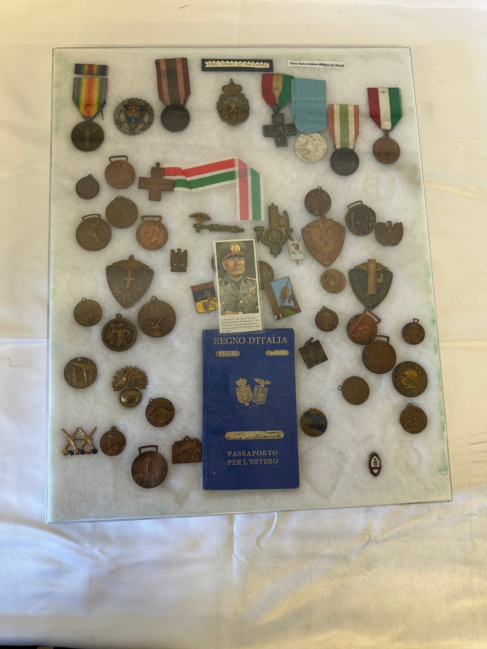 WWII Italian Fascist Era Medal & Badge Collection with Regno d'Italia Passport (1 of 5)