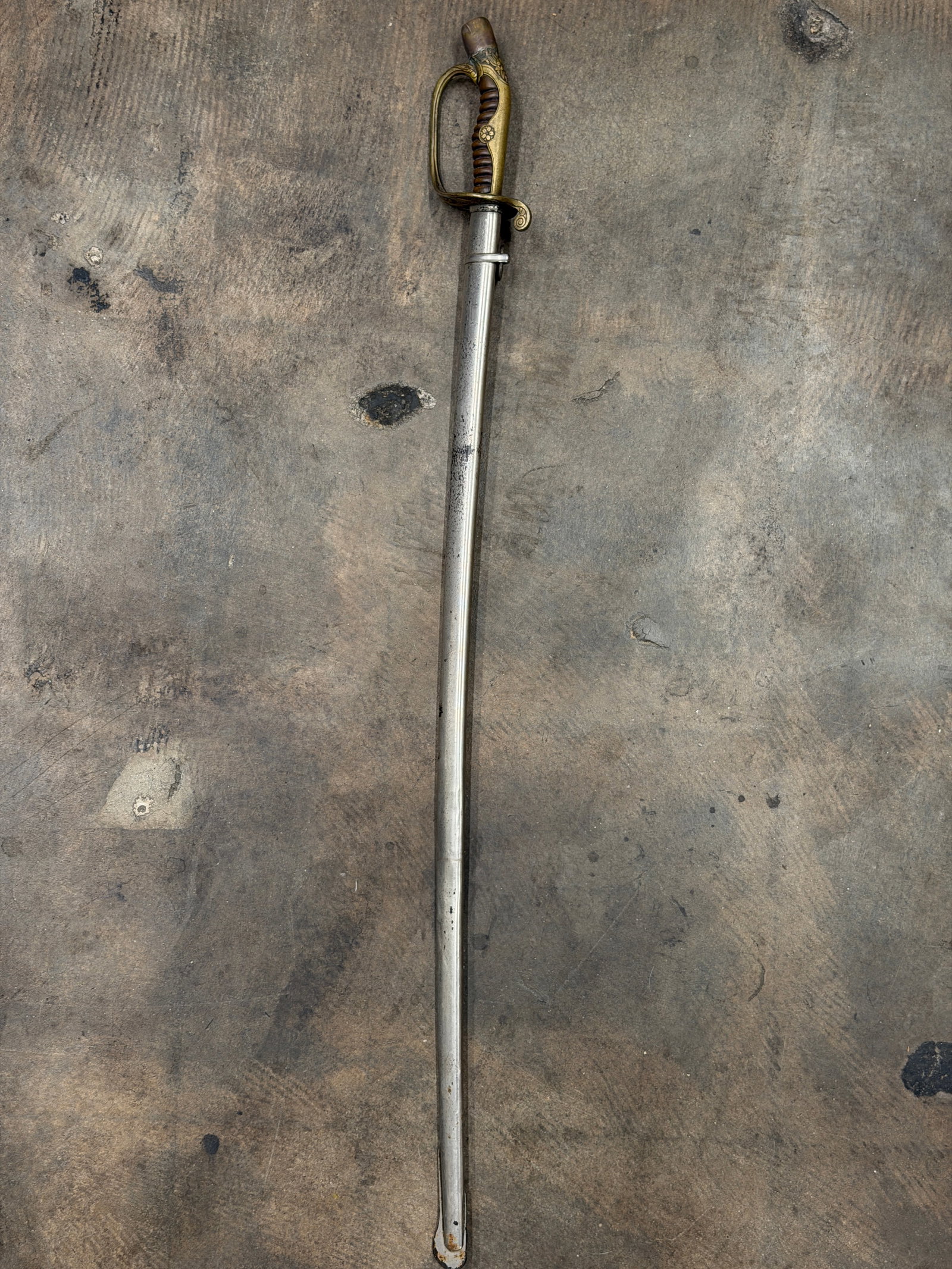 Imperial Japanese Army Officer's Meiji Era Brass Hilt Cavalry Saber with Scabbard (1 of 6)