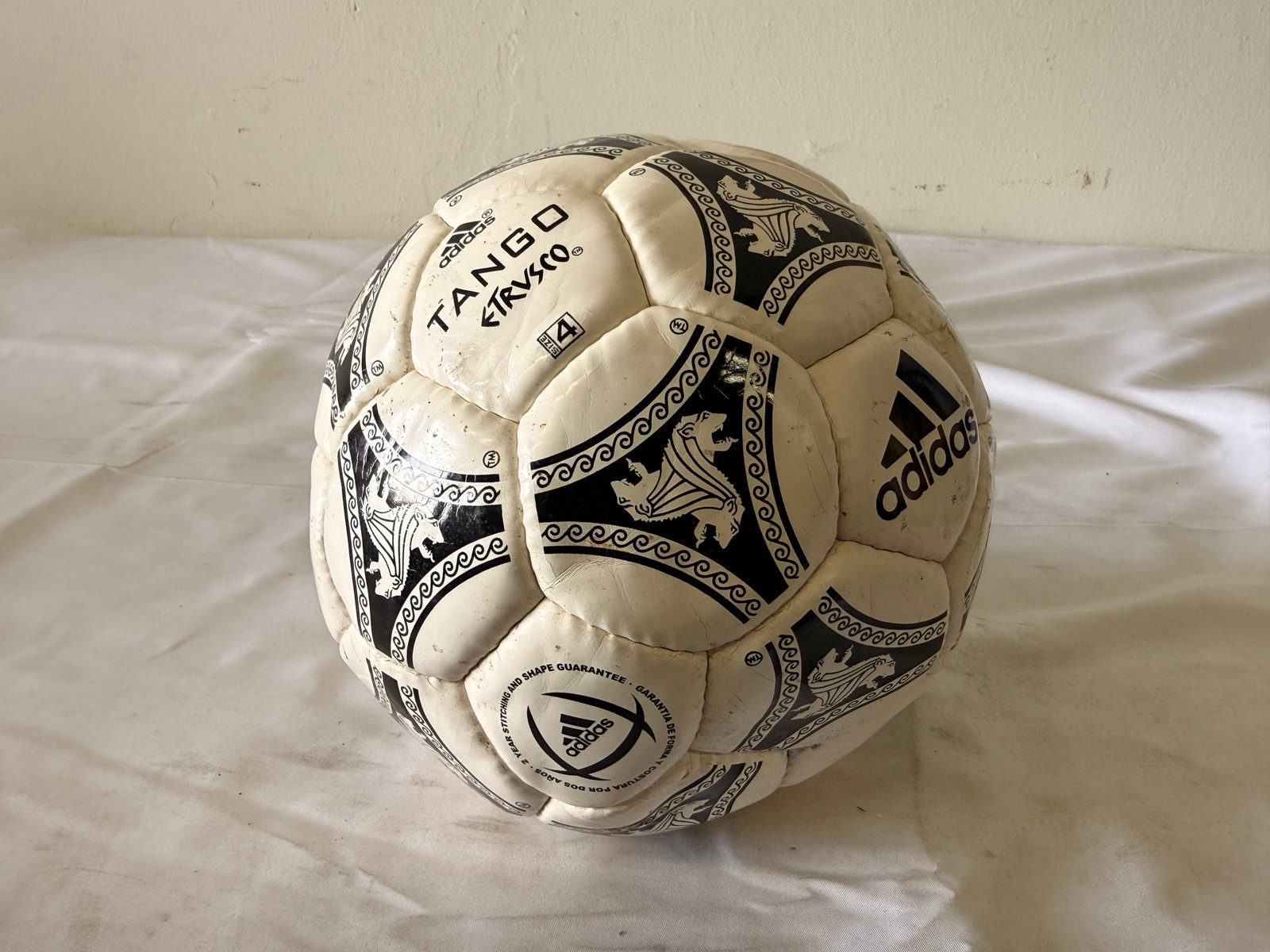 Adidas Tango Etrusco Size 4 Football Signed Single Autograph: Adidas Tango Etrusco Size 4 Football Signed Single Autograph