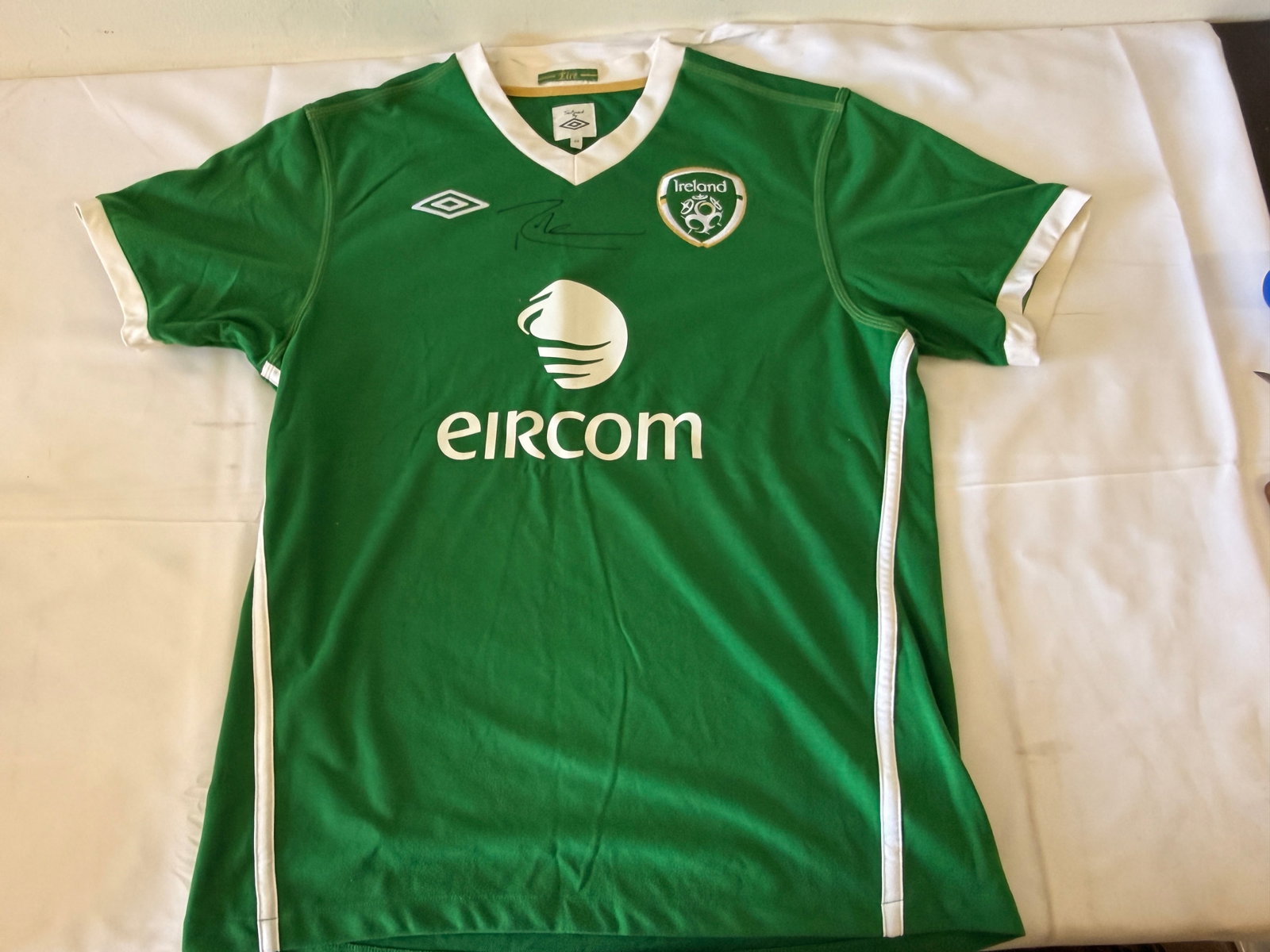 Republic of Ireland Signed Umbro Eircom Home Football Shirt, Size 42: Republic of Ireland Signed Umbro Eircom Home Football Shirt, Size 42