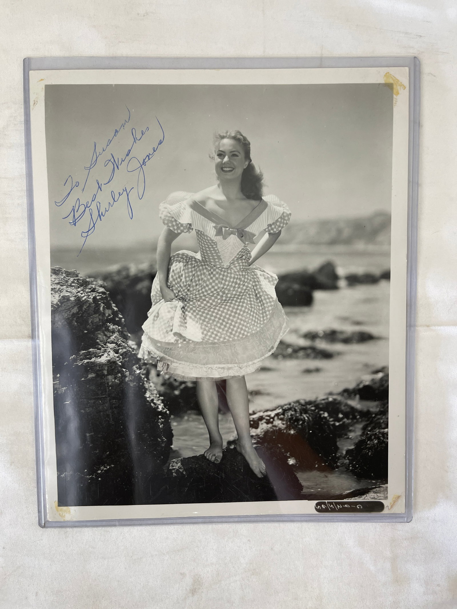 Shirley Jones Signed 8x10 Black & White Vintage Publicity Photo Inscribed Susan: Shirley Jones Signed 8x10 Black & White Vintage Publicity Photo Inscribed Susan