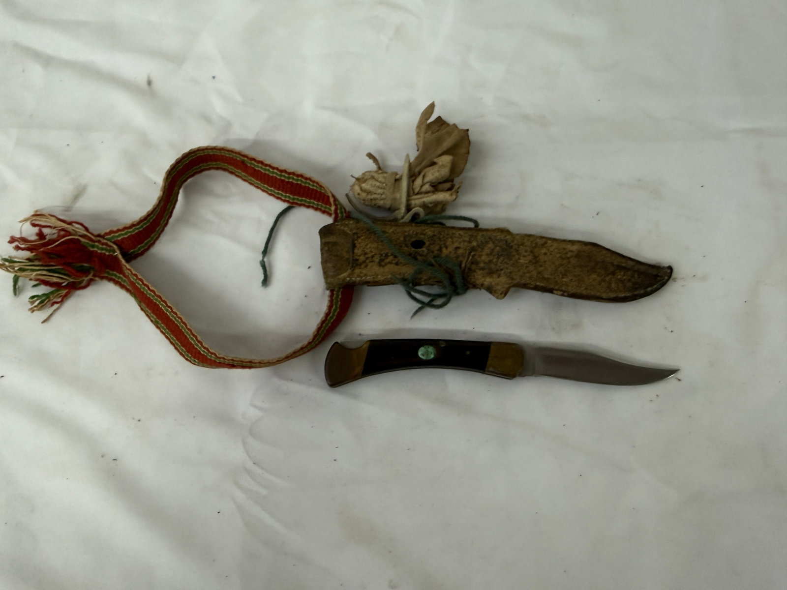 Buck USA Folding Lockback Knife with Turquoise Inlay, Brass Bolsters & Leather Sheath (1 of 4)