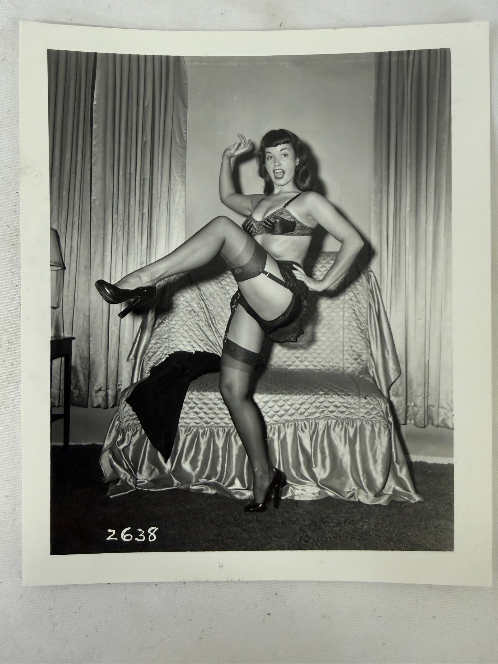 Vintage 1950s Irving Klaw Bettie Page Original B&W Pin Up Photograph (1 of 3)