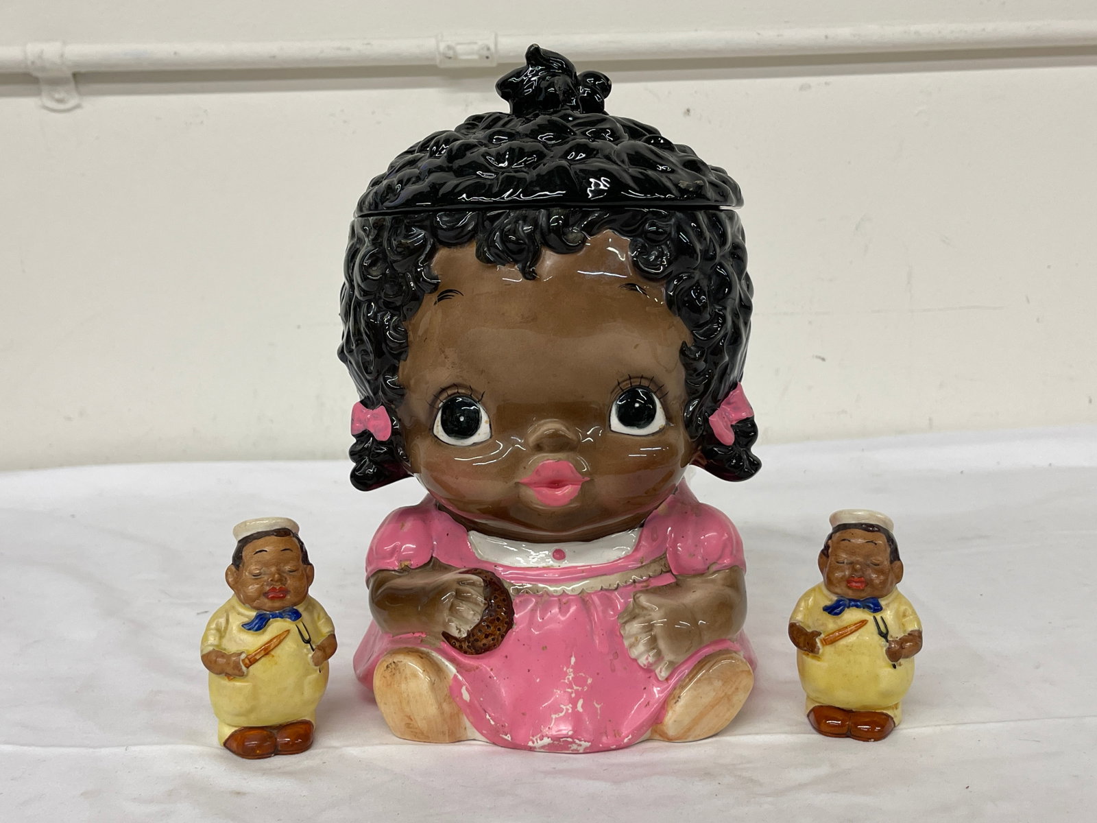 Vintage Black Americana Cookie Jar and Salt and Pepper Shakers (1 of 16)