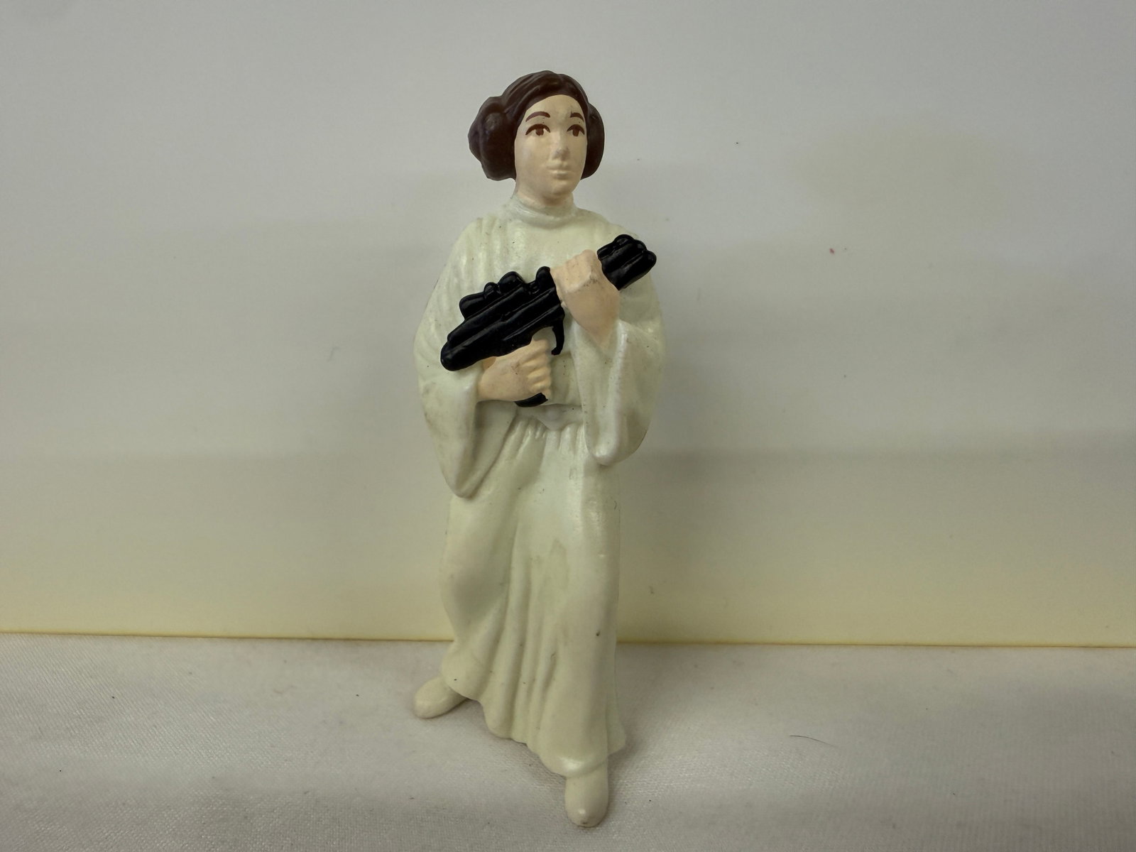 Princess Leia Star Wars Kenner PVC Figure with Blaster Organa Collectible (1 of 3)