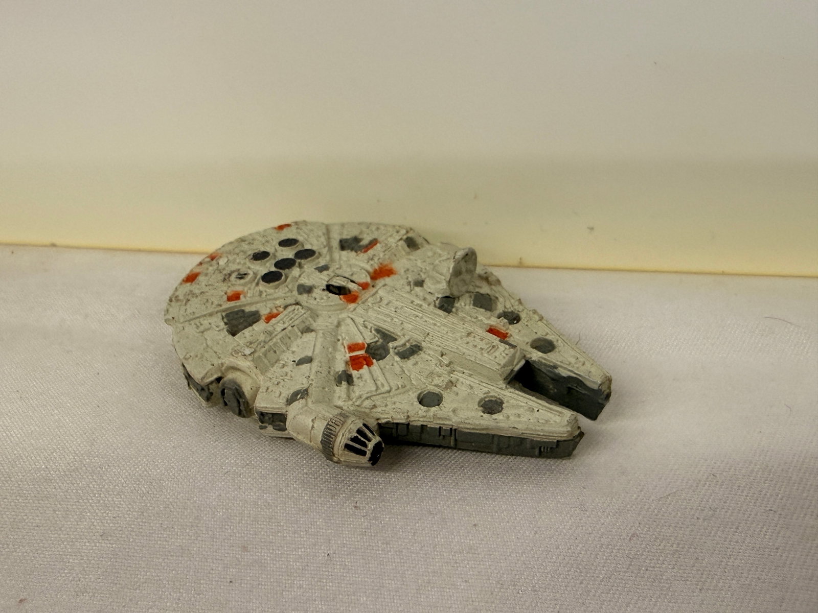 Star Wars Millennium Falcon Die-Cast Metal Miniature Figure LFL China (1 of 3)