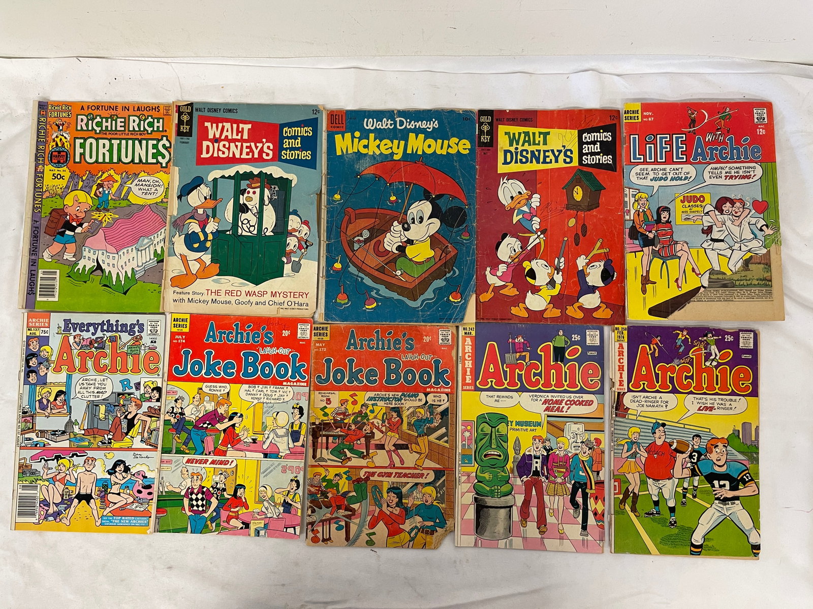 Vintage Comic Book Collection Lot: Vintage Comic Book Collection Lot