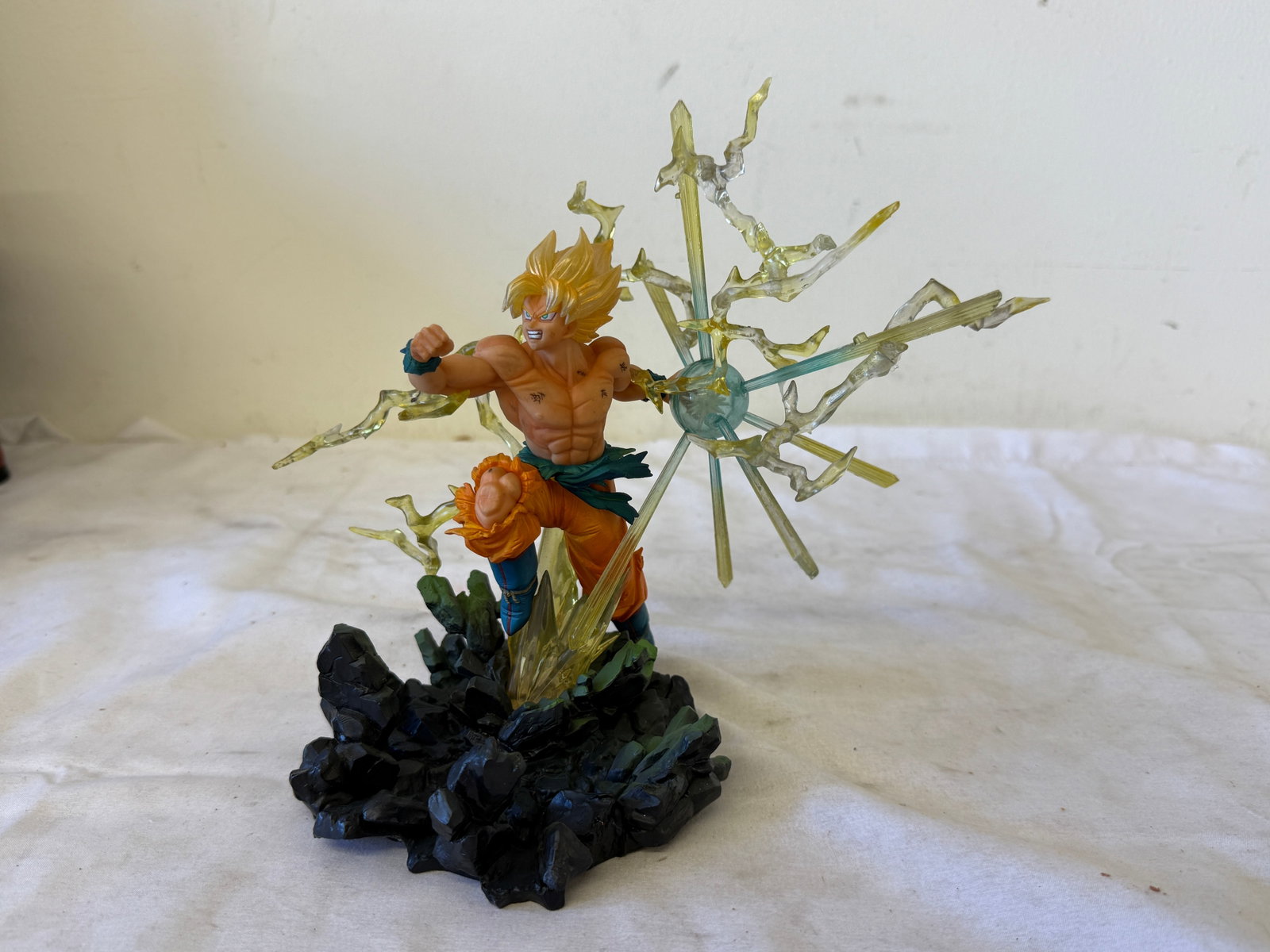 Son Goku Super Saiyan Dragon Ball Z Figure, Bandai Spirits FighterZ (1 of 4)