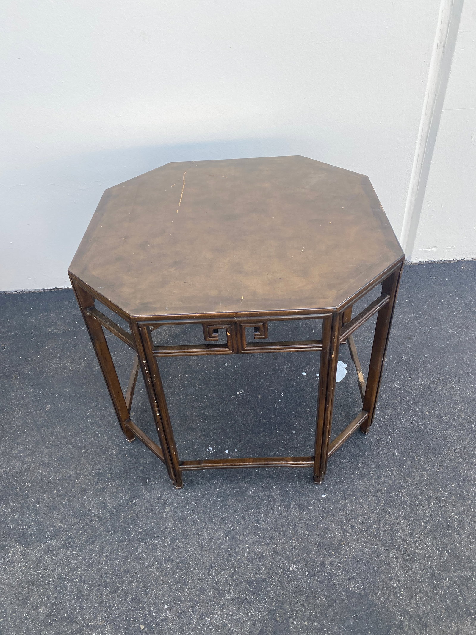 Baker Furniture Chinoiserie Octagonal Side Table Greek Key Fretwork #1455: Baker Furniture Chinoiserie Octagonal Side Table Greek Key Fretwork #1455