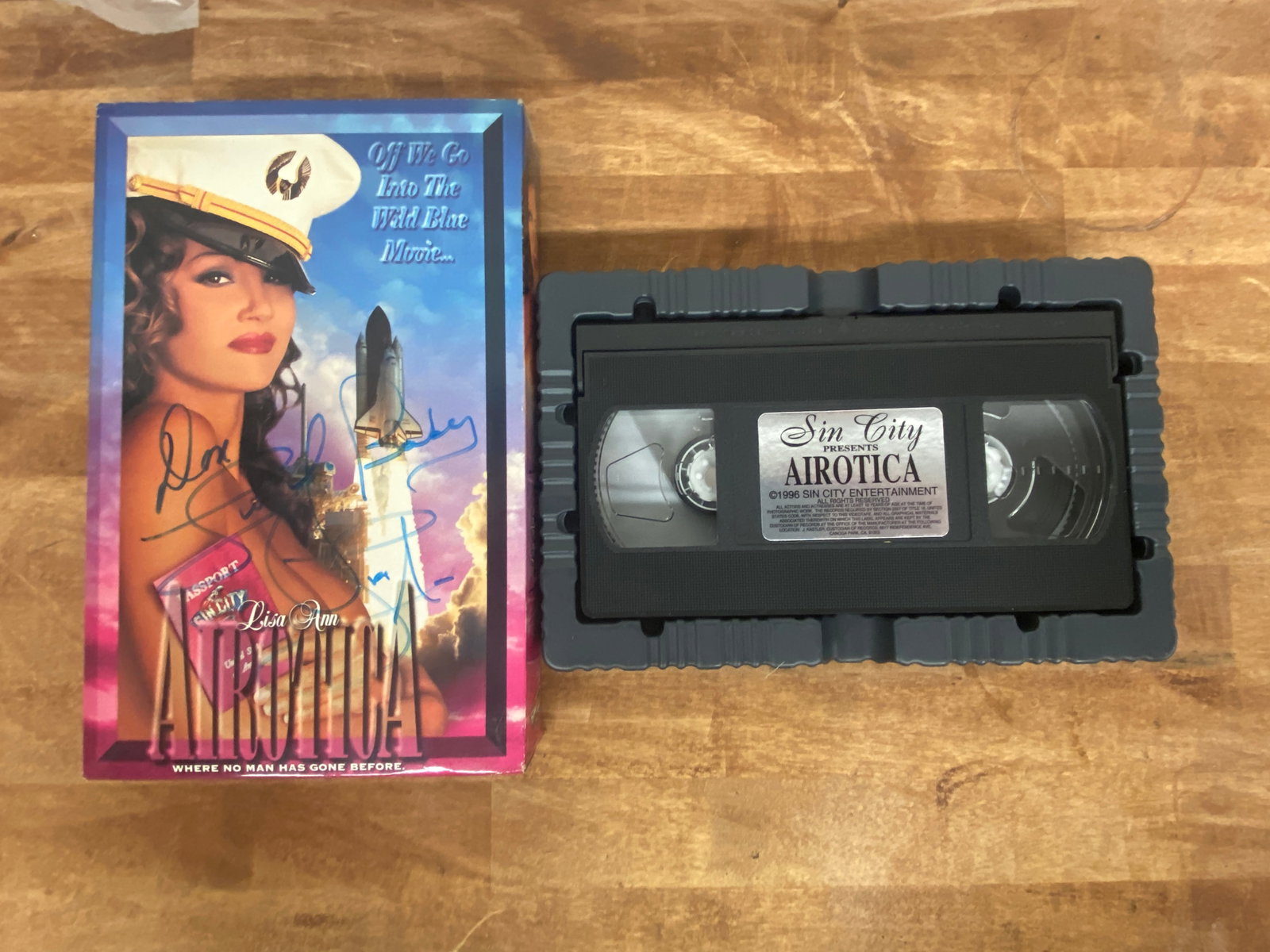 Lisa Ann Airotica 1996 Sin City Entertainment Signed VHS Tape: Lisa Ann Airotica 1996 Sin City Entertainment Signed VHS Tape