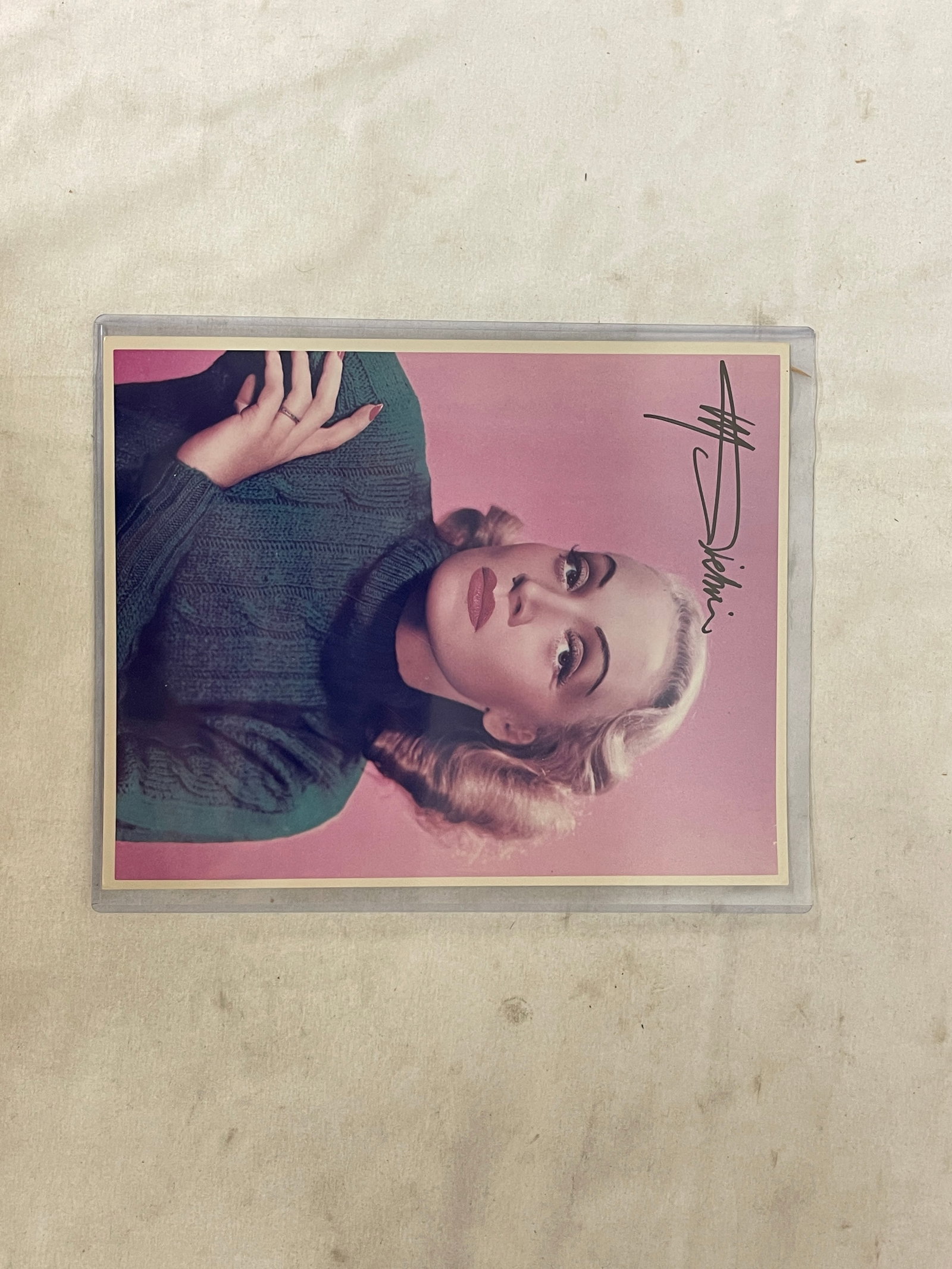 Marlene Dietrich Signed Color Portrait Photo 8x10 Vintage Hollywood Autograph: Marlene Dietrich Signed Color Portrait Photo 8x10 Vintage Hollywood Autograph