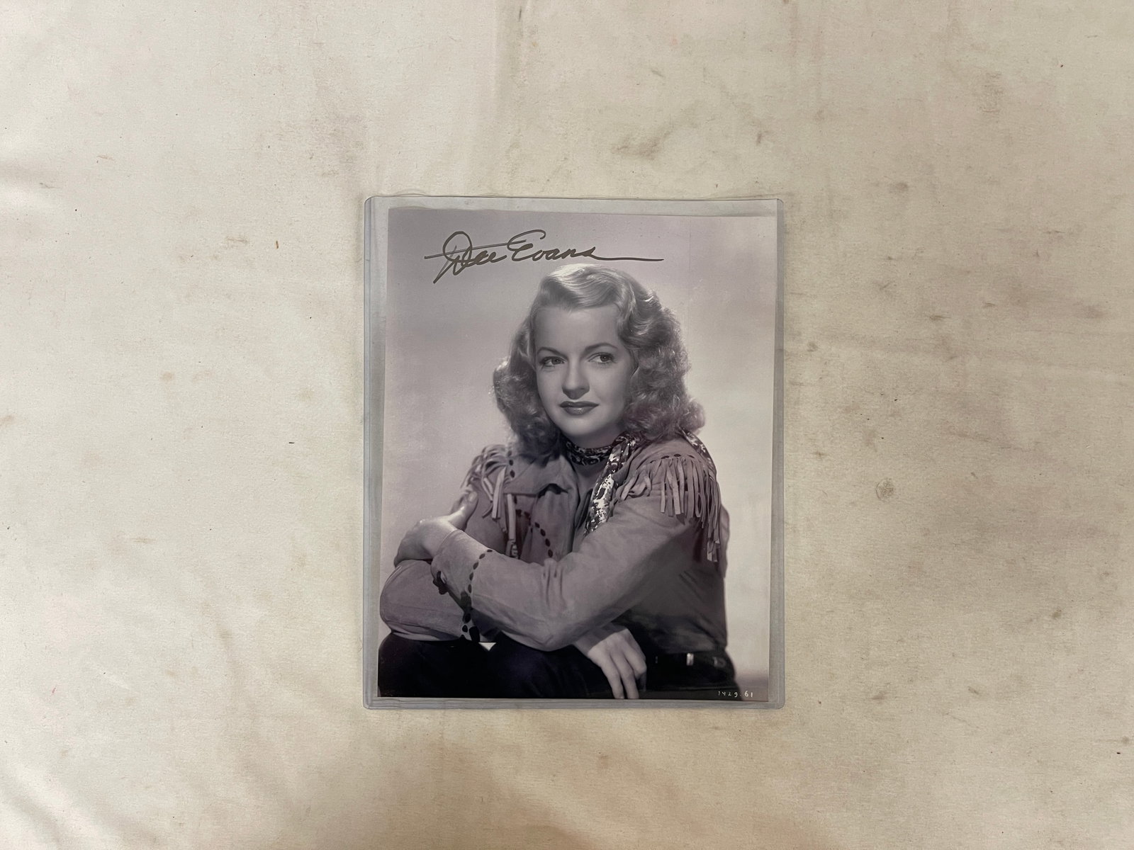 Dale Evans Signed Black & White 8x10 Publicity Photo Autograph Western: Dale Evans Signed Black & White 8x10 Publicity Photo Autograph Western