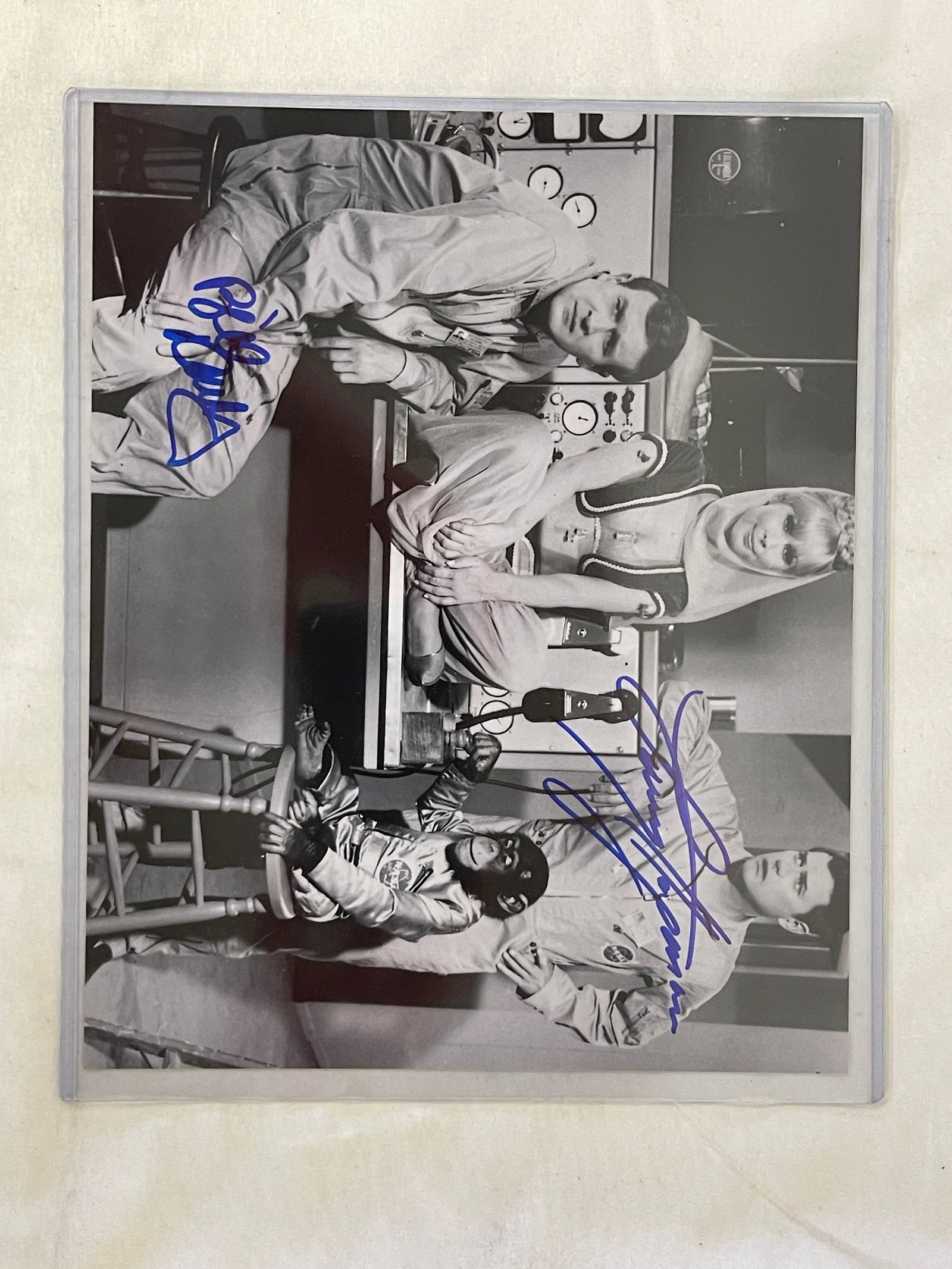 I Dream of Jeannie Cast Signed B&W 8x10 Photo Larry Hagman & Bill Daily Auto: I Dream of Jeannie Cast Signed B&W 8x10 Photo Larry Hagman & Bill Daily Auto