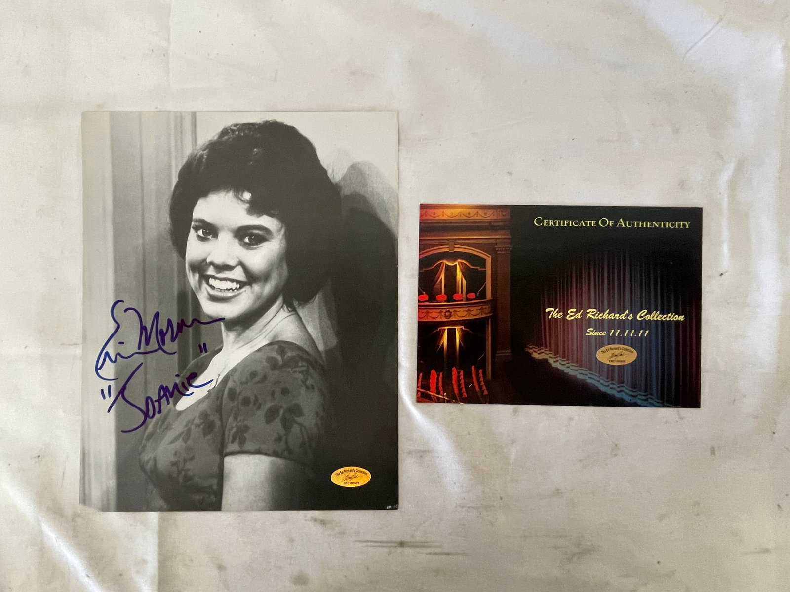 Erin Moran "Joanie" Happy Days Signed 8x10 B&W Photo with COA: Erin Moran "Joanie" Happy Days Signed 8x10 B&W Photo with COA